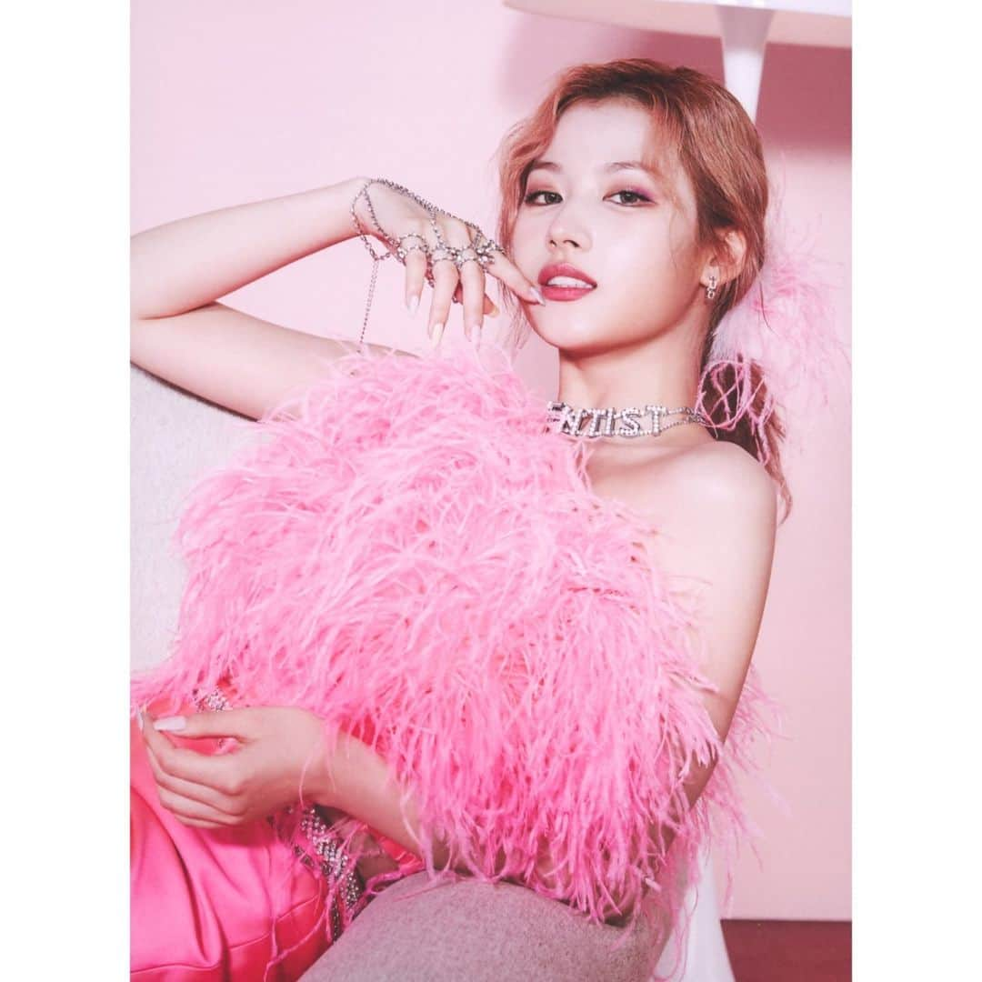 サナさんのインスタグラム写真 - (サナInstagram)「[SCAN] TWICE 3rd Full Album "Formula of Love: O+T=<3" - Explosion Ver. . Cr. Njmsjmdct2 ーーーーーーーーーー Follow > @sana.twice.kr < . @twicetagram #TWICE#트와이스#ONCE#Sana#사나 #Nayeon#나연#Jeongyeon#정연#Momo#모모#Jihyo#지효#Mina#미나#Dahyun#다현#Chaeyoung#채영#Tzuyu#쯔위」11月24日 8時47分 - sana.twice.kr