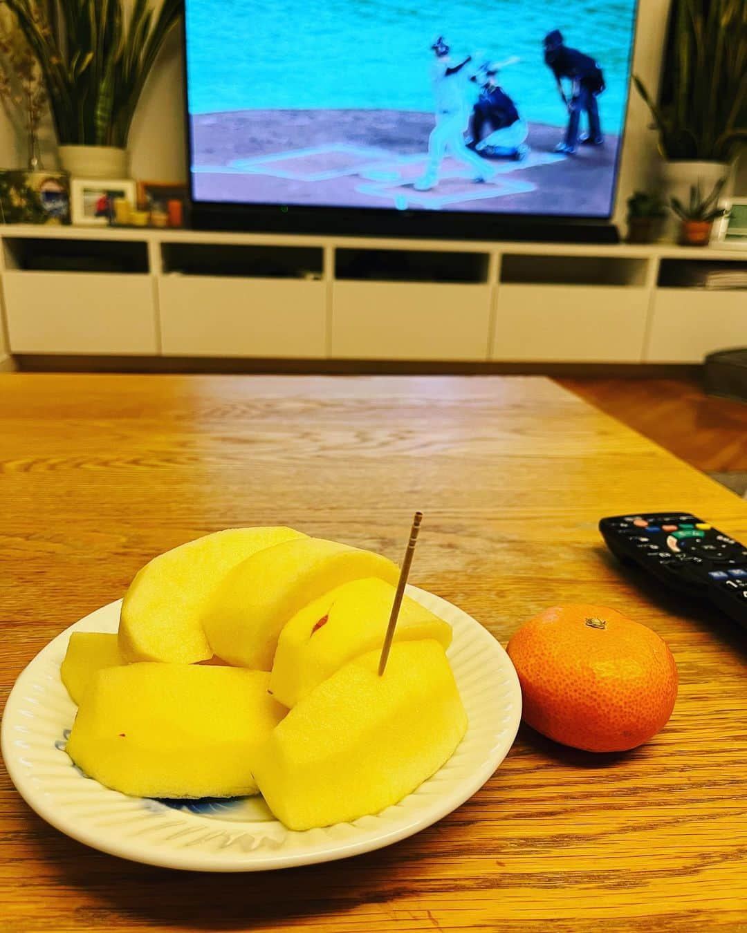 金村義明さんのインスタグラム写真 - (金村義明Instagram)「箱根から戻って奥さん免許更新へ、石神井警察署連れてって石神井公園アロンと待機！ 自宅戻って戸隠うどん食べて 秀の湯行ってサウナ入って汗絞り出して、奥さんとアロンと1年半振りの西荻窪焼肉縁へ！ さっと食べて自宅戻って日本シリーズ第四戦観戦！」11月24日 18時56分 - yoshiaki_kanemura