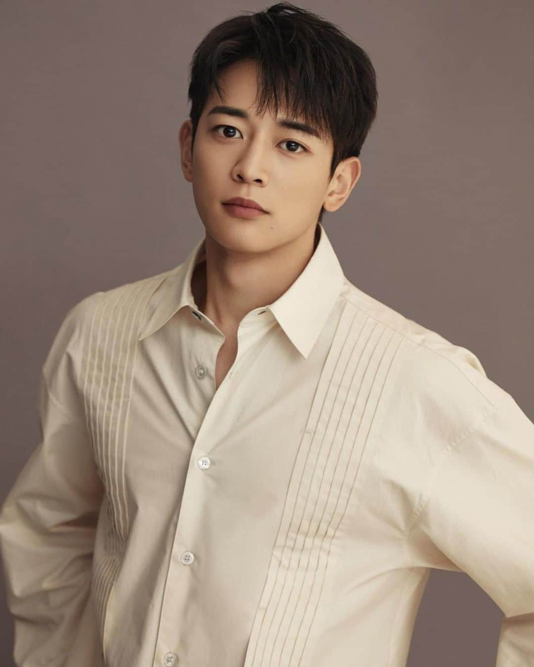 SHINeeのインスタグラム：「Choi Minho, 'Ji Woo-min' starring Netflix series 'The Paneller' confirmed! "I will run without regret to make a good piece of work."  CHOI MINHO has been cast as the lead role ‘지우민’ of the Netflix series ‘The Fabulous’!  “I’ll give my all to make a good piece”   #CHOIMINHO #최민호  #MINHO #민호  #SHINee #샤이니 #더패뷸러스」