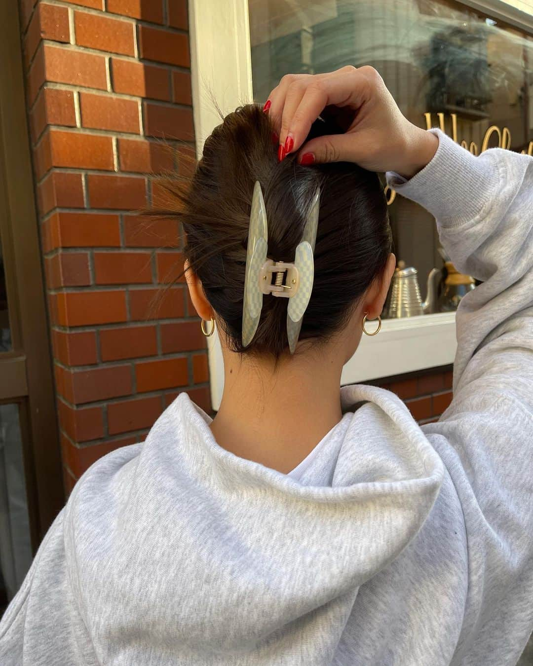 伊原葵さんのインスタグラム写真 - (伊原葵Instagram)「髪の毛のびた🥺🥺 ヘアクリップ便利ね✌︎(まだちょろちょろ毛が落ちるけど) poteteは大きめのやつがあるから髪が短くてもとめやすい👌」11月24日 19時20分 - aoi186