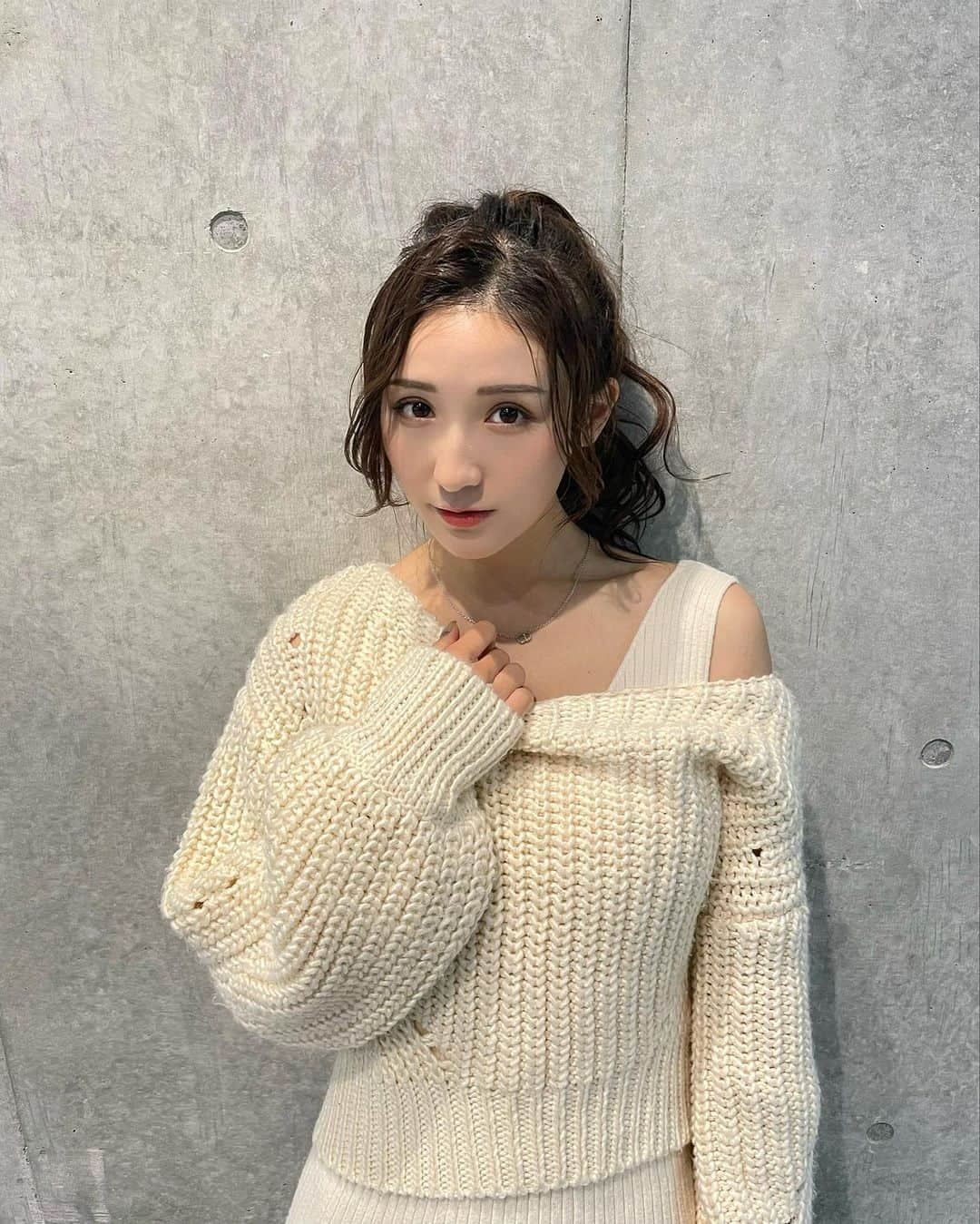 伊藤愛真さんのインスタグラム写真 - (伊藤愛真Instagram)「ボートレース多摩川MC ありがとうございました🥰 . 今日の衣装は真っ白だったよ❄️ . 前回、今回とお持ち帰り💰 次回も払戻金お持ち帰りできますように！笑 12月もたくさん頑張るよ〜😤 . ボートレースはまって早3年 どんっどん面白さに気づく😂❤️ . みてくれた方ありがと✨ . #ボートレース」11月24日 19時32分 - __emagram