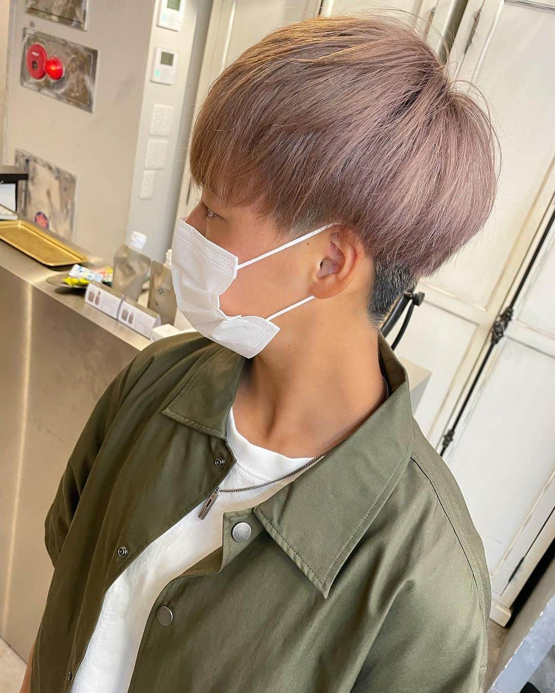 武原 大知 ヘアアレンジさんのインスタグラム写真 - (武原 大知 ヘアアレンジInstagram)「#ピンクベージュ  #ヘアアレンジ#ヘアセット#hair#hairset#hairarrange#hairstyle#ヘアアレンジ簡単#札幌美容室#アディクシー #ファッション#札幌#ヘアアレンジやり方#ヘアアレンジ解説#簡単ヘアアレンジ#ウェディング#데일리룩#스타일링#일본#헤어스타일#发型#結婚式アレンジ#ヘアカラートレンド#ダブルカラー#ブリーチカラー #インナーカラー#透明感カラー #ボブ #ハンサムショート」11月24日 19時44分 - qp.daichi.qp