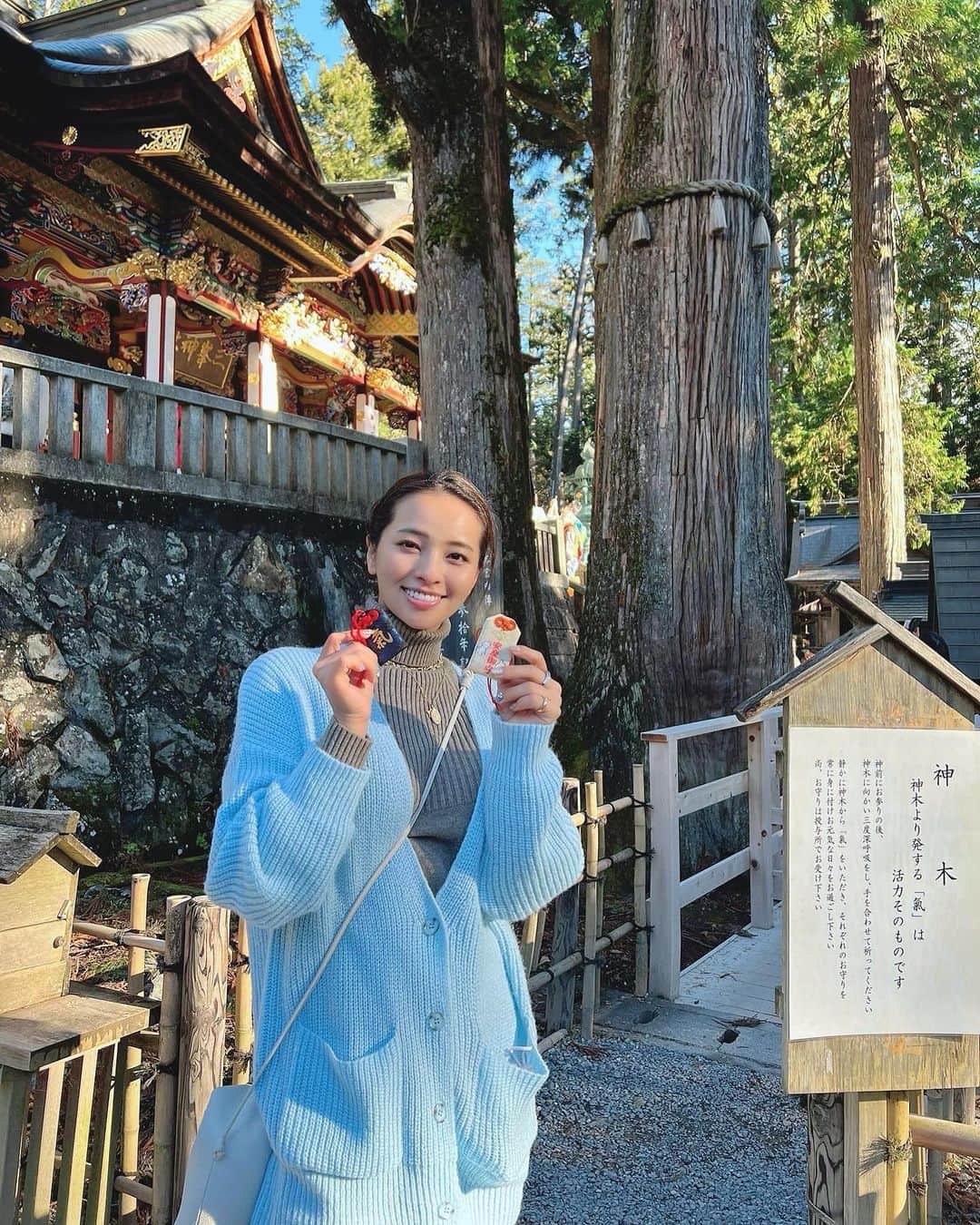 のインスタグラム：「毎年1.2回行く三峰神社。 車でぴゅーんと行ってまいりました☺︎  cardigan @blanc_official.jp   #三峰神社 #神社 #⛩ #パワースポット #神社めぐり #お守り #御守り #三峰 #秩父 #秩父市 #御神木 #cardigan #カーディガン #ootd #outfit #fashion #お洋服 #blanc #ブラン」