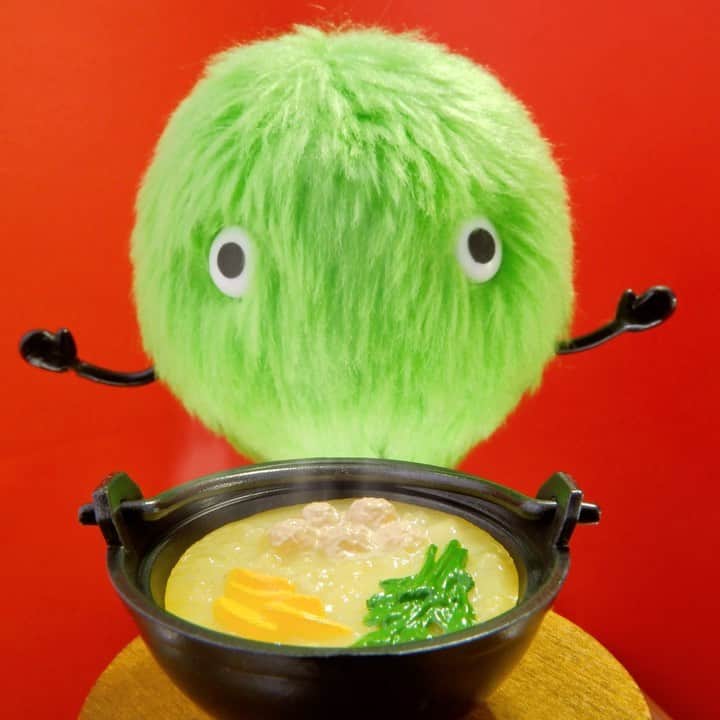 SUUMO公式アカウントのインスタグラム：「ぽかぽか🍲🍢⛄️ #鍋 #おうちごはん #鍋料理 #野菜たっぷり #冬 #11月 #温まる #ごちそうさまでした #instafood #winter #November #ぬいどり #ぬい撮り #ぬい撮り写真部 #スーモ #SUUMO」