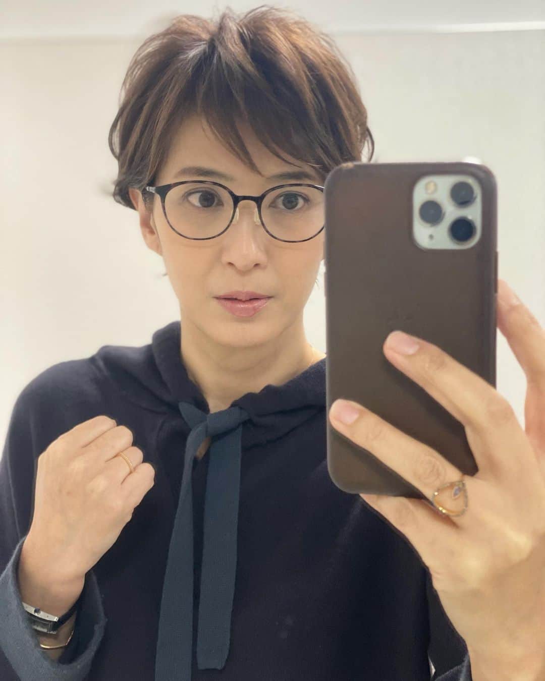 徳永有美さんのインスタグラム写真 - (徳永有美Instagram)「このニットが好きで良く着てます。今日は若新さんと喋り倒して喉が少し痛いです。」11月24日 13時48分 - yumi_tokunaga.official