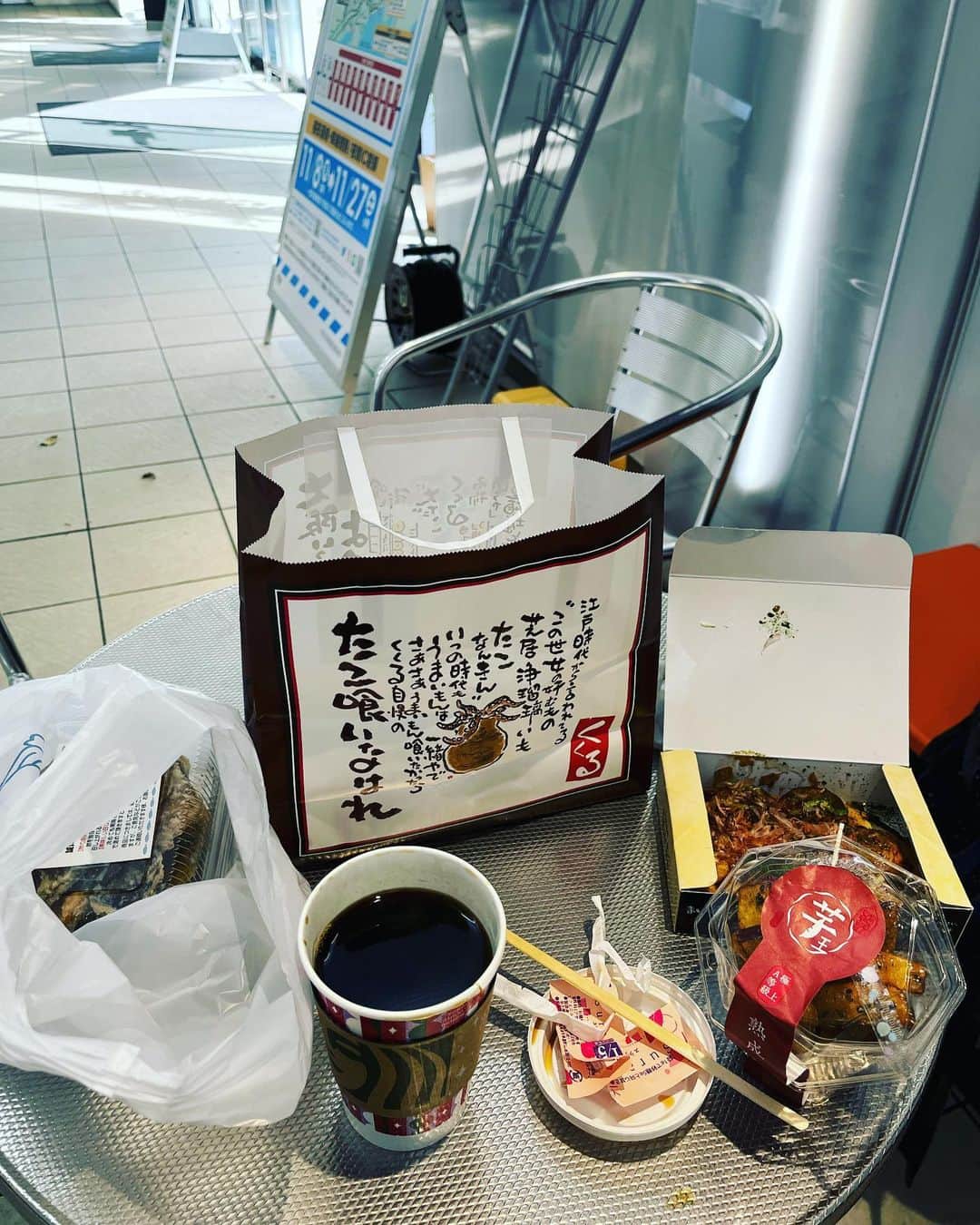 金村義明さんのインスタグラム写真 - (金村義明Instagram)「必ず上りも下りも寄るサービスエリア！ 年寄りになるとトイレ休憩必ず必要です、そして、くくるのたこ焼き定番、スタバのコーヒー 後は、気分次第！」11月24日 13時45分 - yoshiaki_kanemura