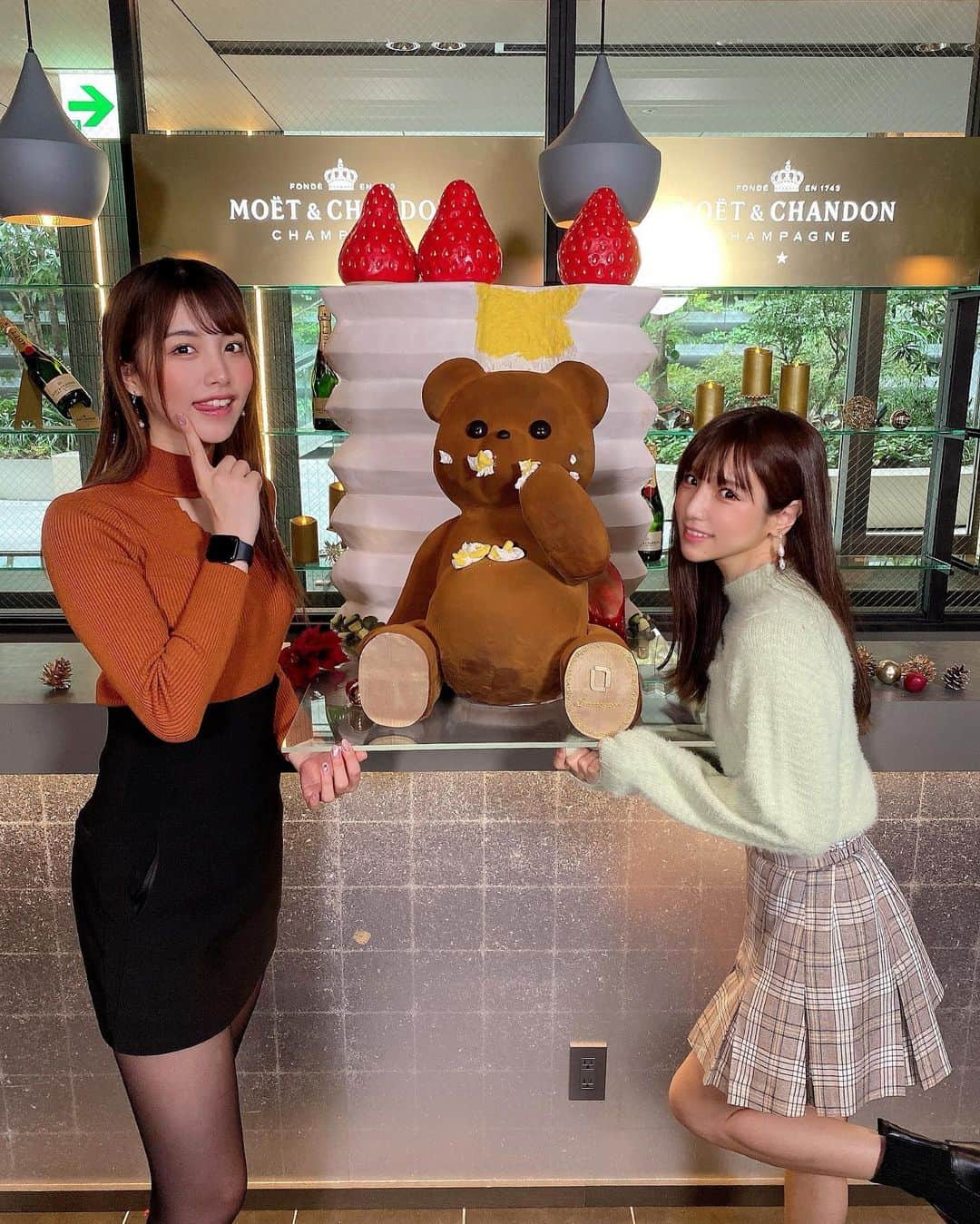 夏本あさみさんのインスタグラム写真 - (夏本あさみInstagram)「今年もくるちゃんとルワンジュの新作発表会に行ってきました🧸🌷 * モンブランとピスタチオのケーキがすっごい美味しかった^ ^💞 * * @louange_tokyo  @louangetokyo_lemusee  * #christmascake #louangetokyo #ルワンジュ東京 #ザグラン銀座」11月24日 14時19分 - natsumotoasami