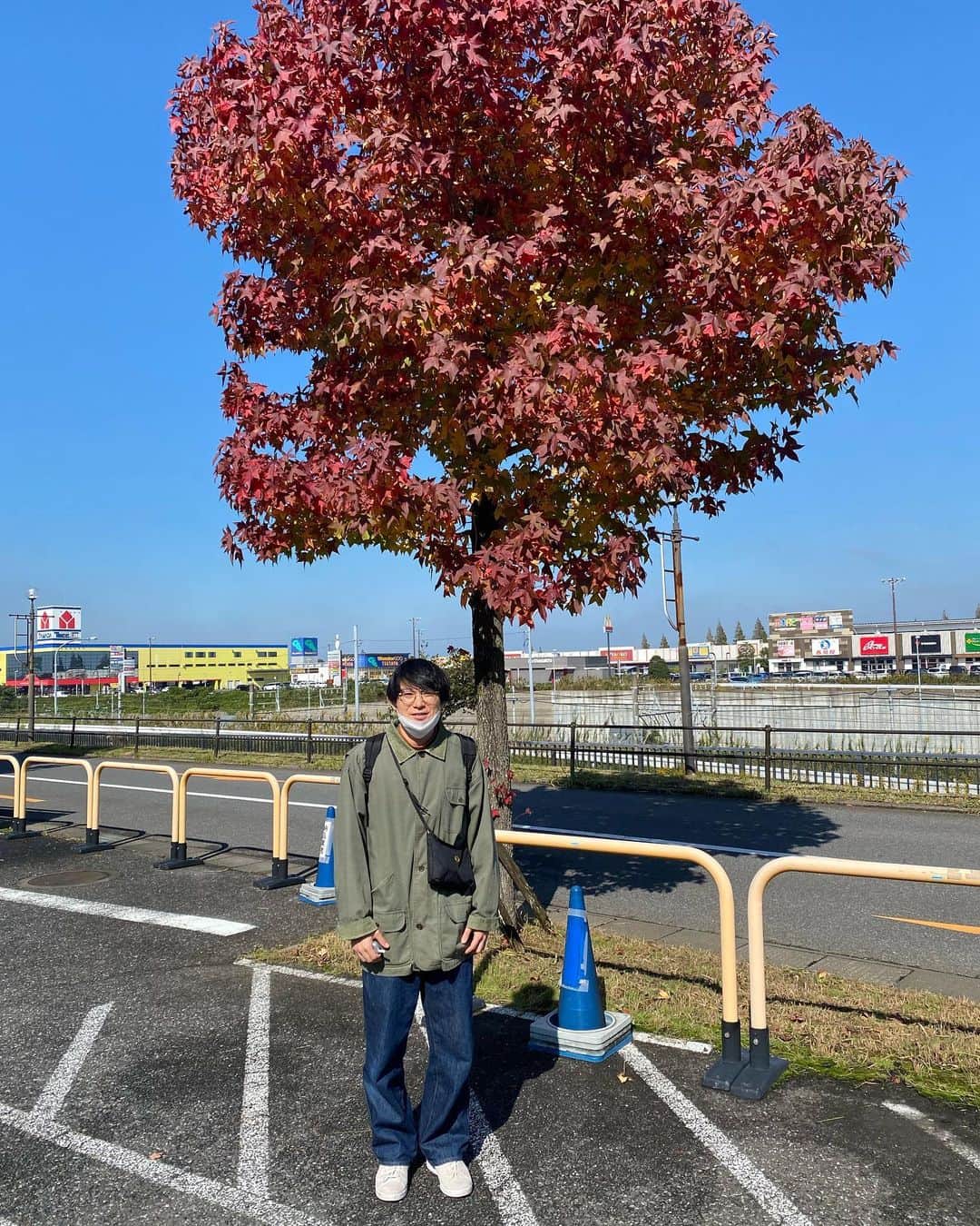 じろうさんのインスタグラム写真 - (じろうInstagram)「有吉の壁、19時から日テレです。青森はRAB💁‍♀️ 紅葉とかたまりです。」11月24日 16時40分 - sissonne_jiro