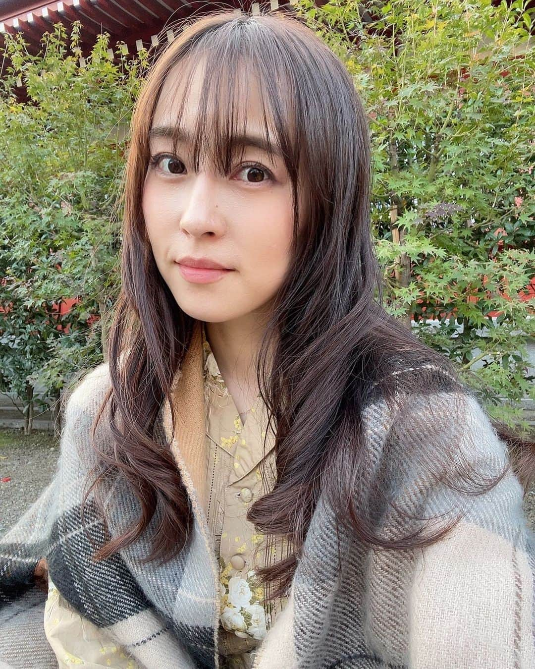 薄井しお里さんのインスタグラム写真 - (薄井しお里Instagram)「競馬の振り返り💭 を、レース後に残すことにしました😌 （とはいえもう水曜なんで、次のジャパンカップに気持ちは向いているのですが笑） ・ 先週の　#マイルCS は的中！🐻🎯 少し人気は割れていましたが、人気通りというか、なるほどなーな結果でしたよね🧸 グランアレグリアが引退レースということで、私としても大好きな馬を推し馬にしないわけないだろう！と迷わず本命にはしたものの、少し（かなり）心配はしておりました。 ただ、力強いラストを見ることができて、手の汗に涙が混じり、心は高揚しましたね。 今週は、友人と軽く予想をしてから本格的に予想に入ったのですが、その時の友人との話では 『まぁ、12-3-13だろうね〜』なんで話していたのに、そのまま三連単で突っ込めばよかったー！！と後の祭り笑 データもとても大切なんですが、直感を大事にしたいですね🐨 とはいえ🎯的中できてよかったです！ ・ ジャパンカップはすでに迷いの迷路に入っています笑 土曜に予想を発表しますので、ぜひぜひストーリーやTwitterから飛んでくださいねー！ #UMAJO #競馬女子　#放送後記　#シオリーヌの放送後記　#競馬好きな人と繋がりたい」11月24日 17時16分 - shiori.uuu