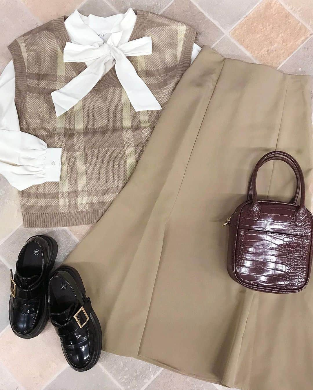 INGNI STOREさんのインスタグラム写真 - (INGNI STOREInstagram)「【INGNI COORDINATE SET...❤︎】 ⁡ ⁡ 気に入ったcoordinateがそのまま買えちゃう🥺 大人気COORDINATE SET  ITEMがUPDATE✨ ⁡  ⁡ #ingni #置き画 #イング#カジュアル#大人コーデ#秋#冬コーデ#一週間コーデ#コーデ#低身長#秋冬#coordinate#ニット#アウター#コート」11月24日 17時25分 - ingnistore