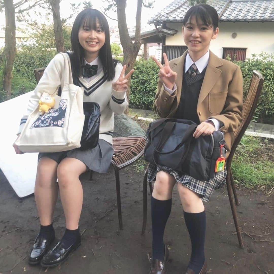 この初恋はフィクションですさんのインスタグラム写真 - (この初恋はフィクションですInstagram)「.  ＿＿＿＿＿＿＿＿＿ ♡  オフショット ♡ ￣￣￣￣￣￣￣￣￣ 泉と蓮見さん✨ ふたりで祖父江くんの家の前に 来たところで終わって気になる〜‼️  祖父江くんと会っちゃうってこと… ドキドキしてきた…😱🏠  今夜のOAもチェックです❣️  #この初恋はフィクションです  #初恋F #エモサス #祖父江くんは誰だ  #飯沼愛 #渋谷風花 #11月24日第27話  #毎週月から木曜0時40分OA  #毎週金曜はYouTubeで全話配信」11月24日 18時19分 - hatsukoi_f_tbs