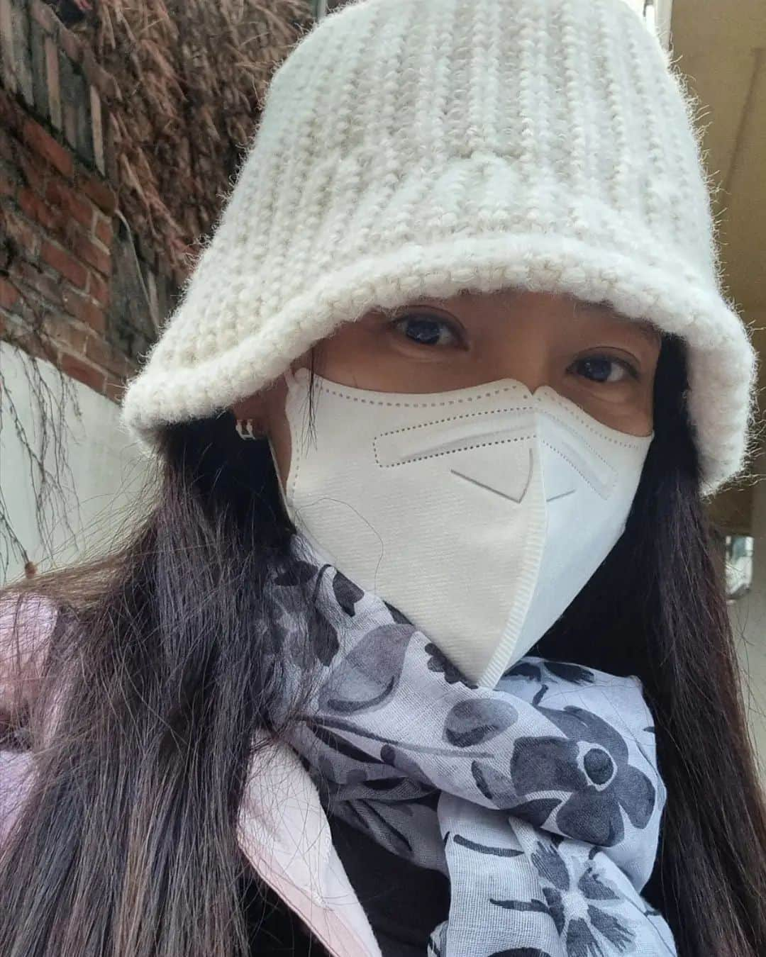 ト・ジウォンのインスタグラム：「#도지원#dojiwon 🙋‍♀️🌷 #항상#마스크#조심#고마워요  #잘자요 #always a #mask 😷#thankyou 😉 #goodnight 😴💤💕」