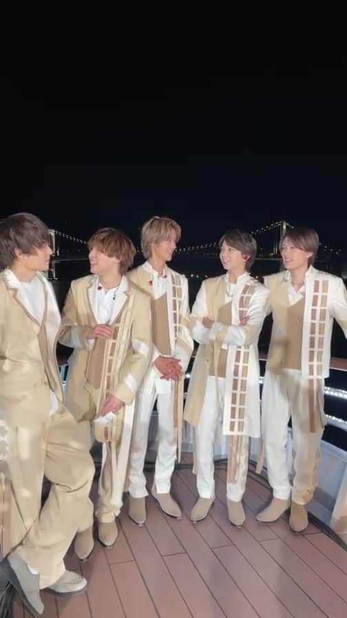 M!LKオフィシャルInstagramのインスタグラム：「11/24メジャーデビュー「Ribbon」🎀 幸せな船上ライブ、のはずが、、、特別な日の今日の出来事を全て知っていたメンバーが1人いた…！？ 人狼ゲームはこの後22:00から😎」