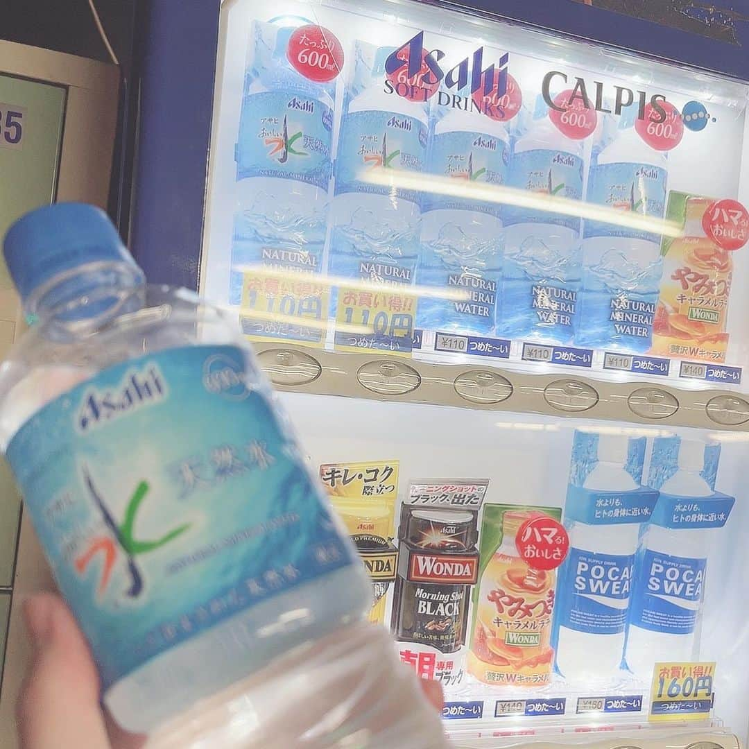 山吹りょうさんのインスタグラム写真 - (山吹りょうInstagram)「ちゃんとお買い得!!のお水の所押して買ったよ🥛  ＊ ＊ ＊ ＊ ＊ ＊ ＊  #ファッション #fashion #패션 #时装 #ロングヘア #model #モデル #ギター #guitarist #ギタリスト #guitar #バンド #ガールズバンド #girlsband #japanesegirl #cosplay #グラビア #コスプレ #selfie #me #ootd #instagood #自撮り#いいねして#今日の一枚 #instalike #instadaily」11月24日 20時38分 - ry01204