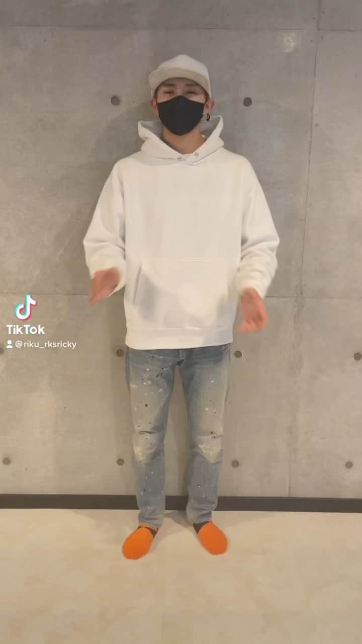 平野莉玖のインスタグラム：「スタッフに新しい家族ができみんなでお祝いしました😊#RKS#RKSRICKY#リクスリッキー#平野莉玖」