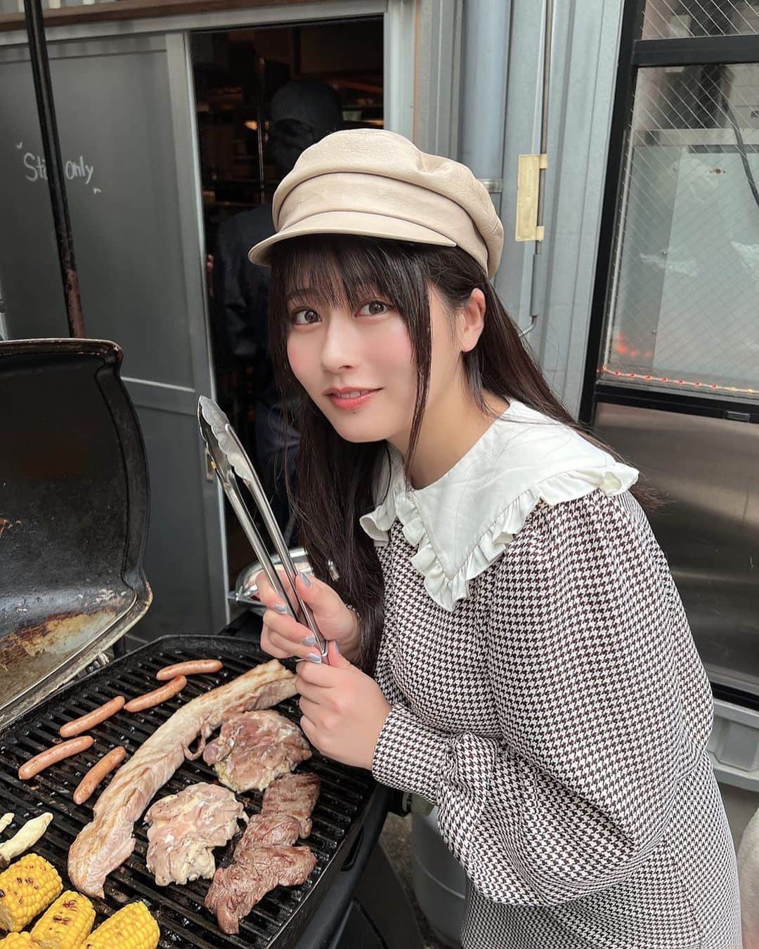 のインスタグラム：「こないだファンクラブでBBQした時の☺︎︎ BBQ納め笑 いよいよ寒くなってきたね〜😖  #grl #ca4la #セットアップ #キャスケット」