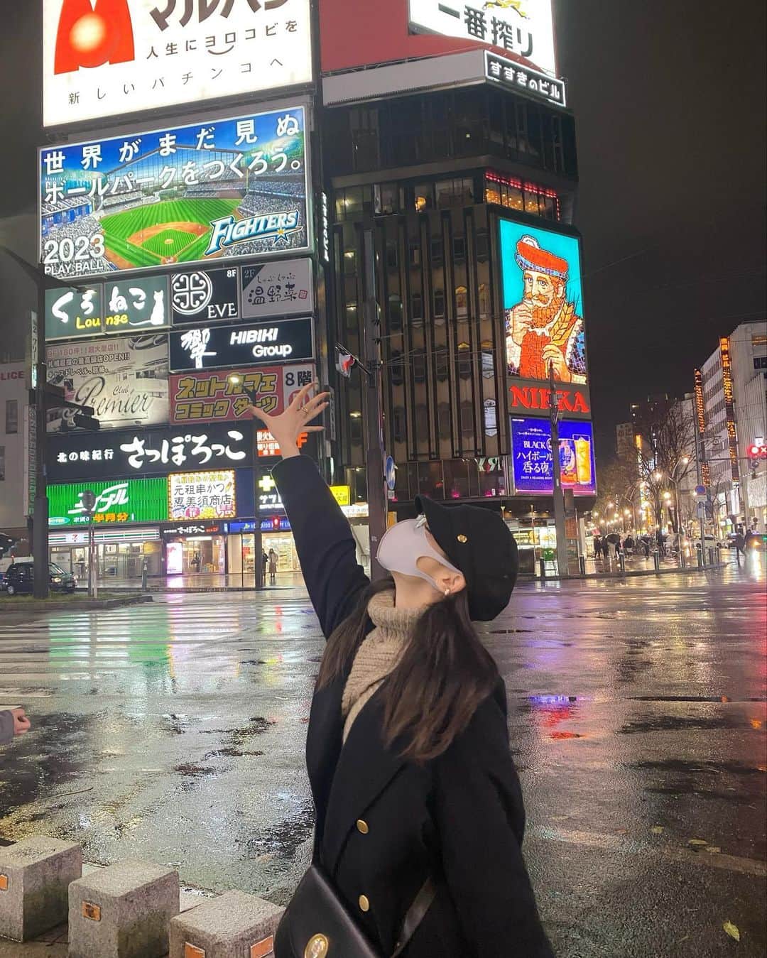 吉井美優さんのインスタグラム写真 - (吉井美優Instagram)「． 北海道行ったとき はしゃいで写真撮ってたら ほの（マネ）もピースしてきた 🌬♥︎ ✌︎」11月24日 20時35分 - miyu_yoshii32
