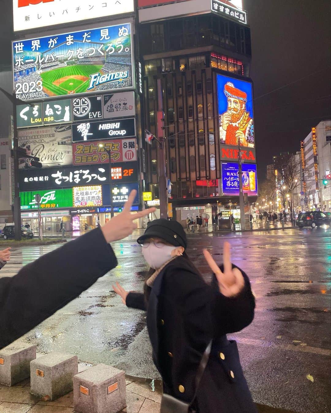 吉井美優さんのインスタグラム写真 - (吉井美優Instagram)「． 北海道行ったとき はしゃいで写真撮ってたら ほの（マネ）もピースしてきた 🌬♥︎ ✌︎」11月24日 20時35分 - miyu_yoshii32