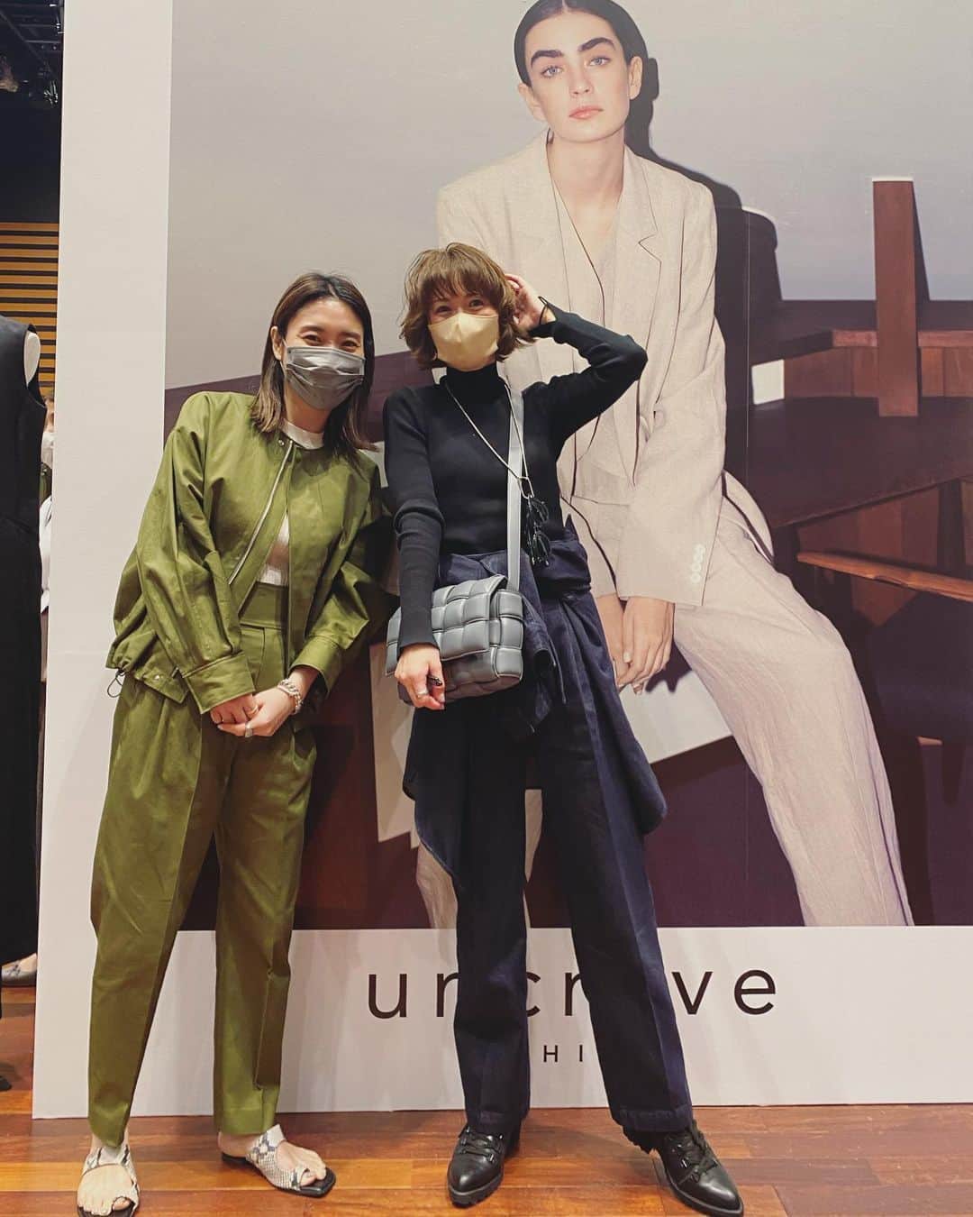 畑野ひろ子のインスタグラム：「@uncrave_official の展示会にお邪魔しました😆 @taekohigashihara ちゃんが手がけるuncrave WHITE。 今回も、リネンブラックシリーズや、デニム地シリーズなどチェックしてきました！どれも素敵でかなり迷いました😆 今日の私服も、　@uncrave_official のデニムセットアップ（JKは腰に巻いてます）💛」