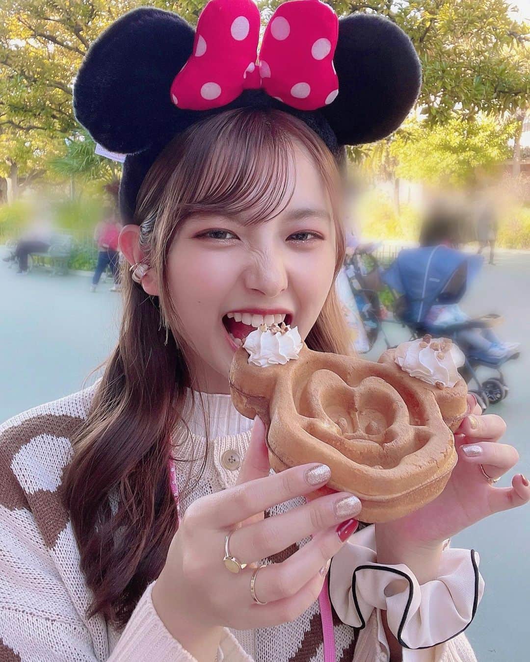 悠花さんのインスタグラム写真 - (悠花Instagram)「Disney Land🎀🤍 ・ 載せたい写真たくさんあるから 少しずつ載せてくね〜♡ ・ とりあえず食べてるシリーズ🤣🤤」11月24日 21時34分 - haruka_217_