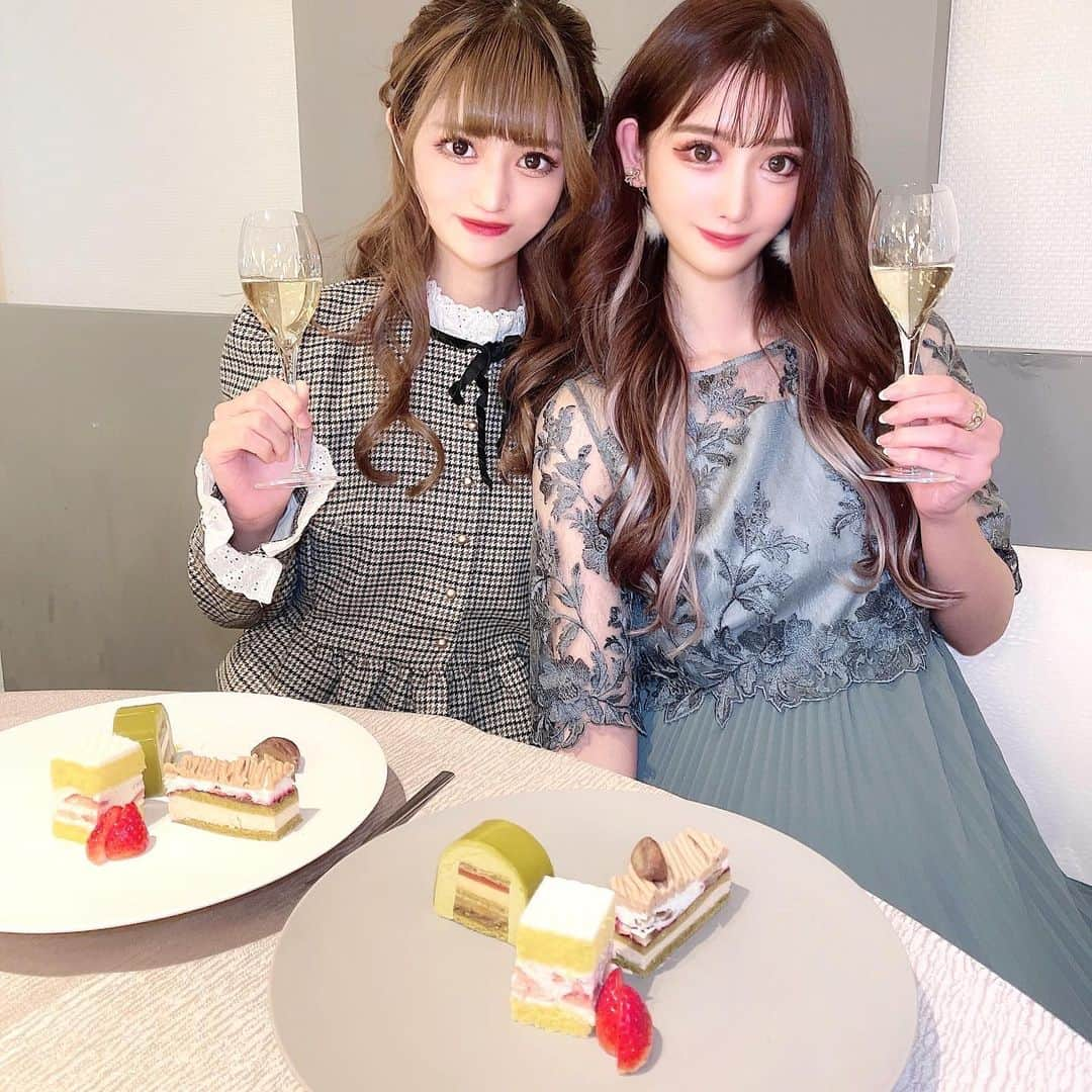 ゆうめろさんのインスタグラム写真 - (ゆうめろInstagram)「皆は今年のクリスマスケーキ決まった？🎄✨💭 来月で今年も終わっちゃうなんて あっという間すぎる〜〜😯 ･  #ルワンジュ東京 #クリスマスケーキ #レセプションパーティー」11月24日 21時37分 - yk.o0