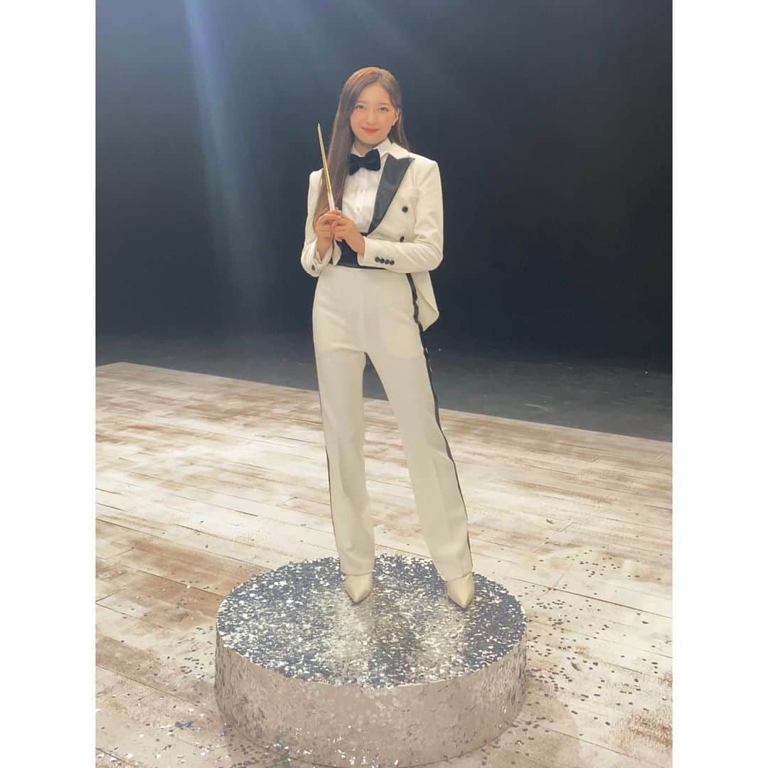 NiziUさんのインスタグラム写真 - (NiziUInstagram)「11/24 私たちの1st アルバム「U」が 本日発売されました〜〜〜！！！  いつも本当にありがとうございます♡ こんなにもはやく1stアルバムを出すことができたのは、いつも応援してくださっている皆さんのおかげです😭😭 これからも頑張っていきますので NiziUをよろしくお願いいたします！！♡♡  皆さんの推し曲も教えてくださいね〜 感想も待ってます🤤💚  ------------------------  11/24 저희 1st 앨범 'U'가 오늘 출시되었습니다~~~!!!  항상 정말 감사합니다♡ 이렇게 빨리 앨범을 낼 수 있었던 것은 항상 응원해주시는 여러분 덕분입니다 😭😭 앞으로도 열심히 할 테니까 NiziU 잘 부탁드립니다!!♡♡  여러분의 최애곡도 꼭 알려주세요~ 소감도 기다리고 있어용🤤💚  #NiziU #WithU #1stalbum  #U #MAYUKA #🐱🌈」11月24日 21時53分 - niziu_artist_official