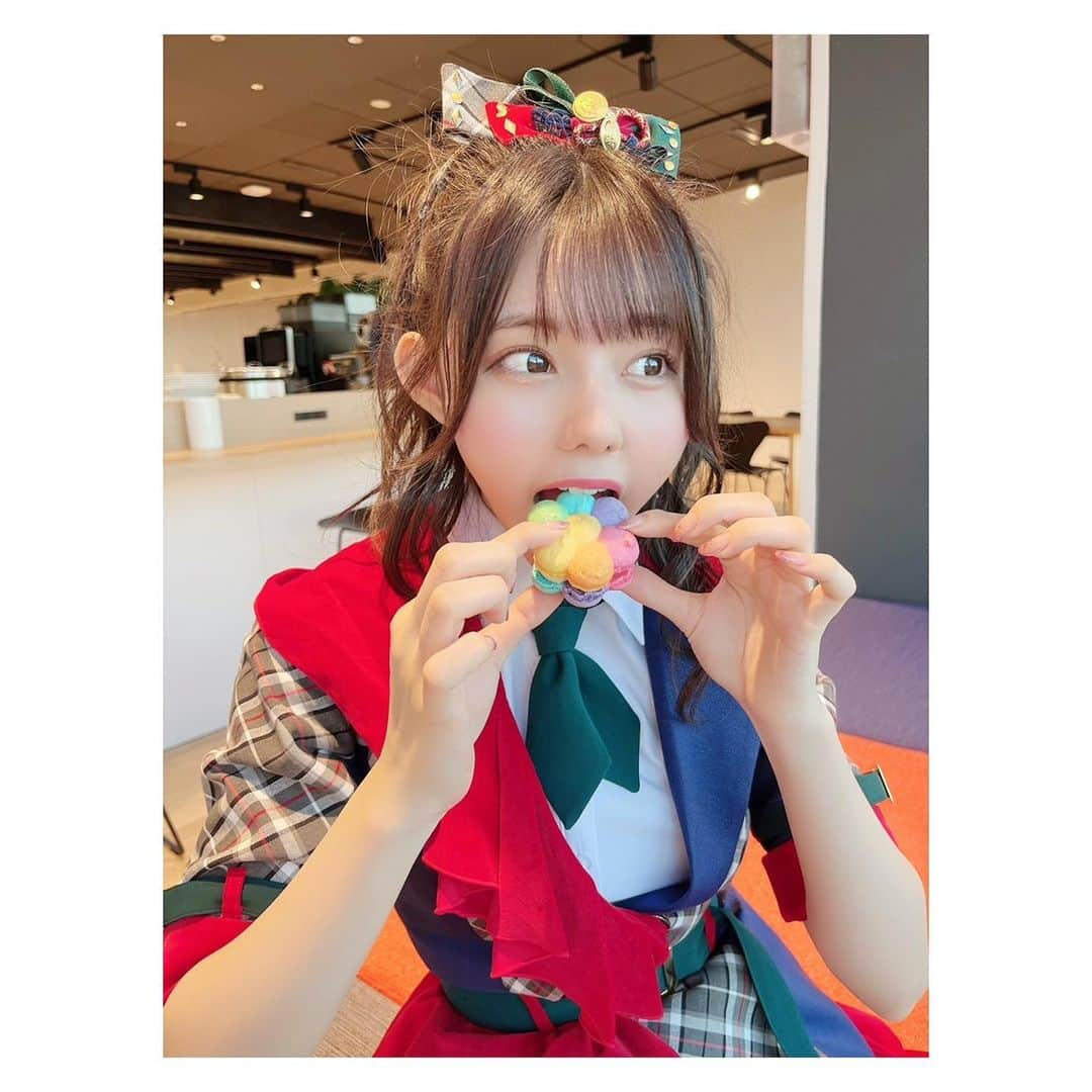 大森莉緒さんのインスタグラム写真 - (大森莉緒Instagram)「・ ・ 衣装とトゥンカロンの組み合わせって珍しいよね😝❤️  昨日まちほのがくれたトゥンカロン〜〜⸜(* ॑꒳ ॑* )⸝ ・ ・ #大森莉緒 #おーりお #おりおんず #おりおの食 #トゥンカロン #マカロン #韓国スイーツ #muunseoul #cafe #instagood #instapic #instafood #sweets  #good #음스타그램 #맛집 #음식 #푸드 #좋아요  #마카롱」11月24日 22時01分 - rio.ohmori