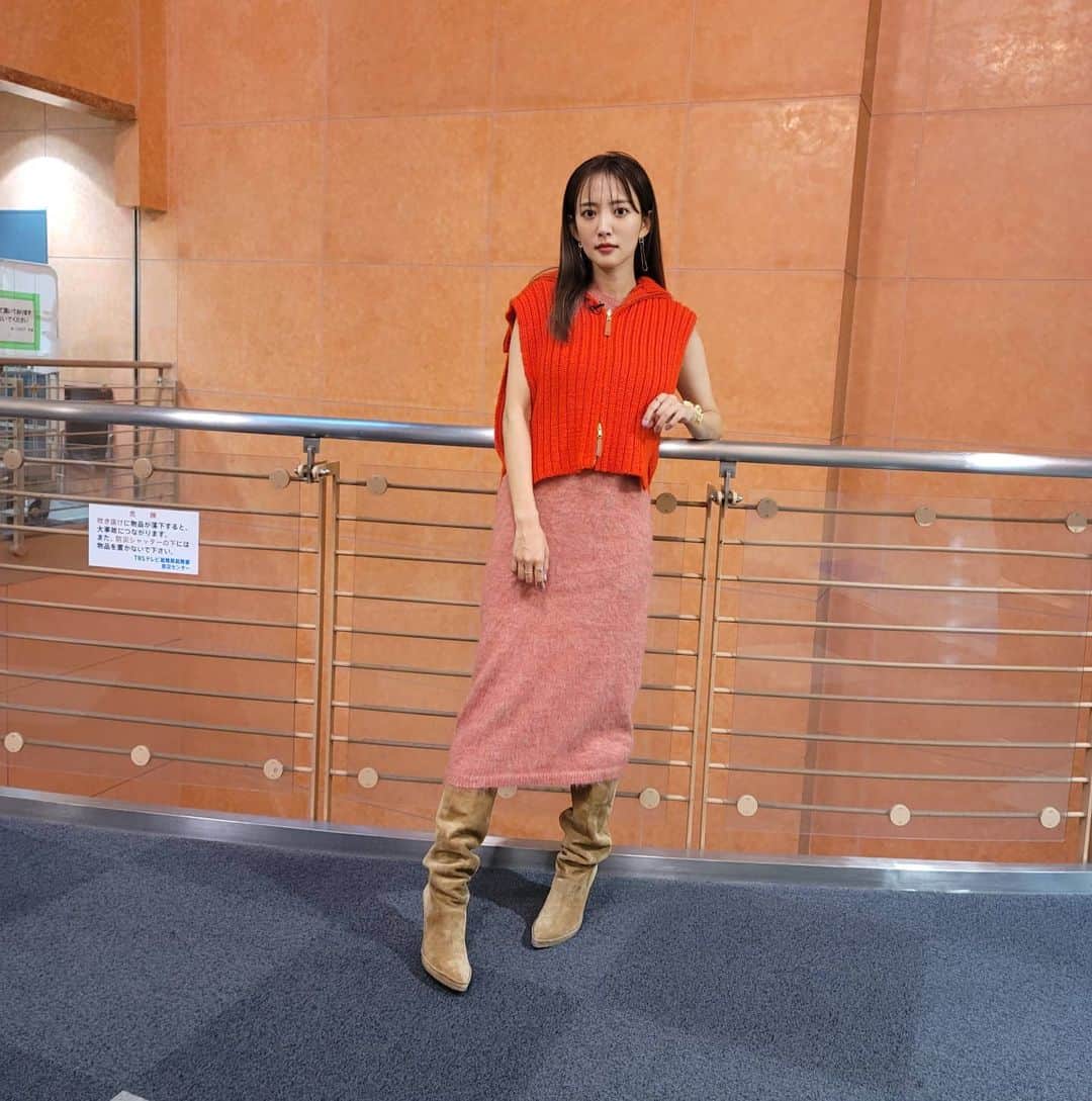 のインスタグラム：「「水曜日のダウンタウン」ただいま放送中でーす😚 knit,boots @toryburch onepiece @longchamp jewelry @vendomeaoyama_official @agete_official」
