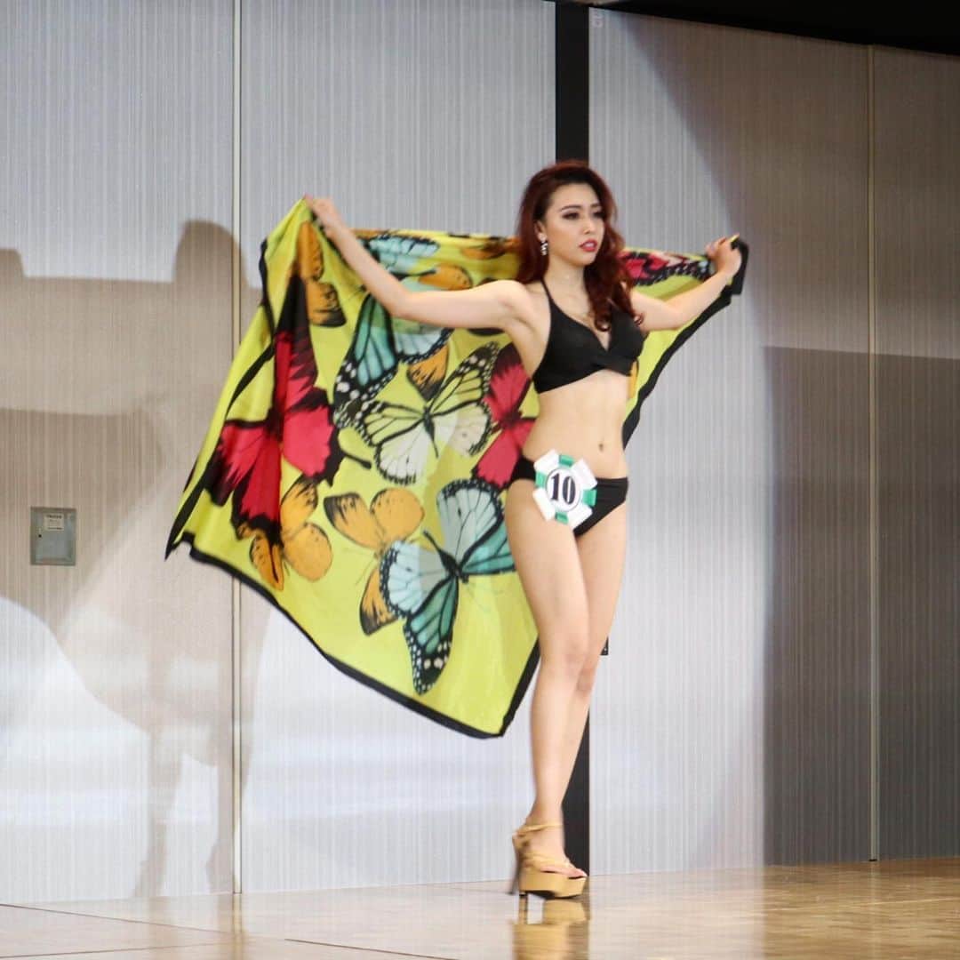 冨田七々海さんのインスタグラム写真 - (冨田七々海Instagram)「Entry#10 Kao Odajima at Miss Eco Japan 2021-2022 Swimsuit Segment ・ Fabulous dancer coming your way in a black bikini! ・ 👑Beleaf Plant Award  ・ Congratulations! ・ ・ #missecojapan #missecointernational  #swimsuit」11月24日 22時25分 - missecojapan
