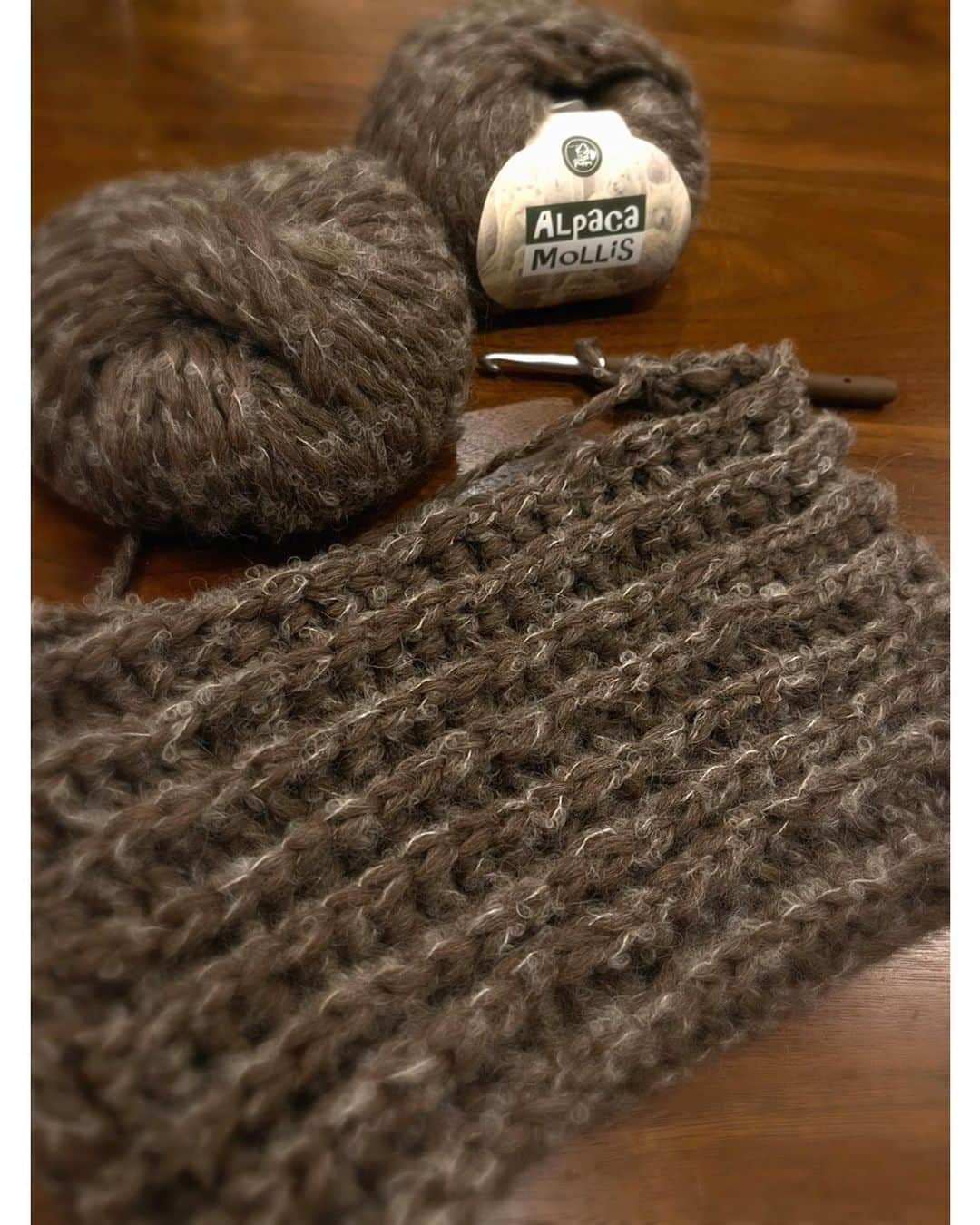 佐々木希さんのインスタグラム写真 - (佐々木希Instagram)「ニットの季節🧶 また編み始めました☺︎ 色んな編み方を『すてきにハンドメイド』で学べて、編み物が更に楽しい。 私はまだまだ初心者ですが、プライベートや仕事の合間に編み物をするのが本当に癒し。 今回はふわふわの毛糸で✨  #ハンドメイド #かぎ針編み  #すてきにハンドメイド」11月24日 23時01分 - nozomisasaki_official