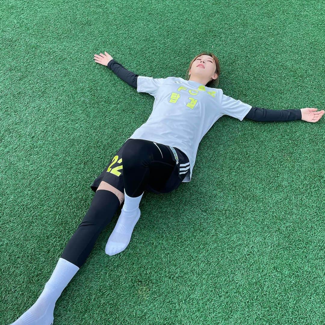 ムンビョルさんのインスタグラム写真 - (ムンビョルInstagram)「⚽️골때리는 그녀들 시즌 2 FC탑걸 막내 문별 입니다⚽️ 많이 부족하지만 성장하는 모습 보여드릴게요! 응원해주셔서 감사합니다🙇🏻‍♀️ ❤️‍🔥FC 탑걸❤️‍🔥」11月24日 23時24分 - mo_onbyul