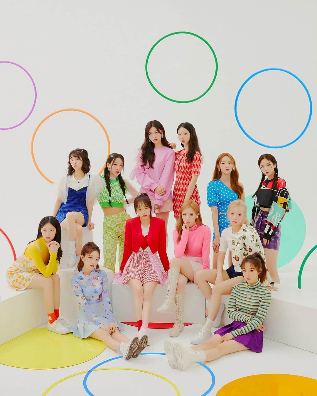 今月の少女のインスタグラム：「📣 ＃LOONA が本日よりスタートする ＃NIKEコートビジョン ＃ABCマート店頭限定カラー  キャンペーンモデルに決定🎉  スペシャルムービー🎥も公開された ので、是非チェックしてください👀   キャンペーンサイト▶️https://www.abc-mart.net/shop/pages/2111nike_loona.aspx  スペシャルムービー▶️https://youtu.be/kOV_LjTTMF0」