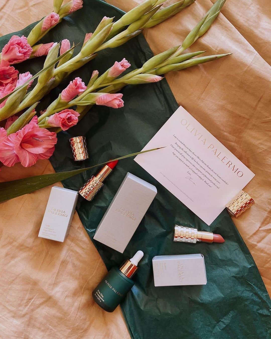 オリヴィア・パレルモのインスタグラム：「Thankful for all of you who have been incorporating @oliviapalermobeauty into your beauty wardrobes and sharing along the way! 🙏  Can’t wait to see how you wear OPB for all of your Friendsgivings and family dinners - be sure to tag #myOPB so I can see! 😘」