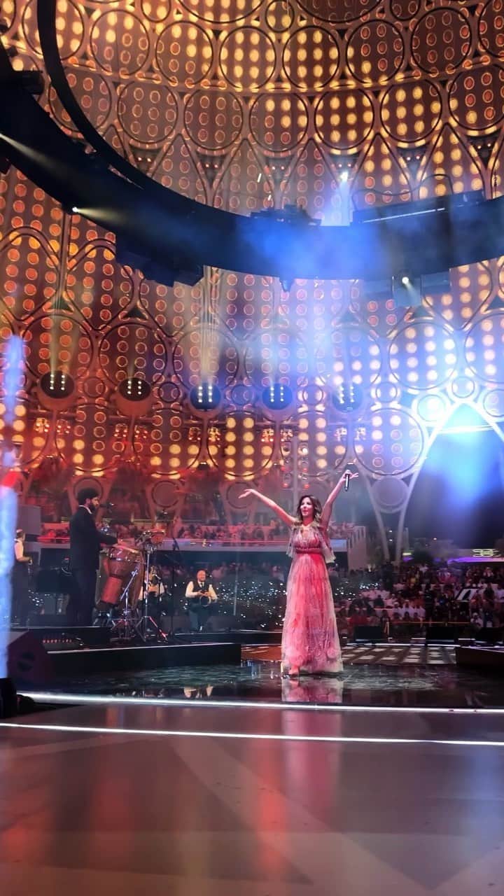 ナンシー・アジュラムのインスタグラム：「Let's go back to this golden moment🌟 Feels like it happened yesterday😍 @expo2020dubai」