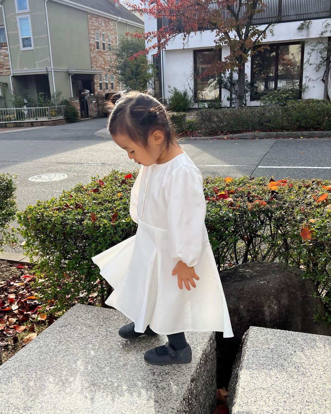 ayu kagawaさんのインスタグラム写真 - (ayu kagawaInstagram)「👩‍👧🤍 娘も、ママとお揃いー😍って喜んで着てくれた🥰 娘は2歳半でSサイズを着用しています。 まだ少し大きめ😉 #母娘 #bowa#ボウエー」11月25日 14時29分 - ayuyunyun