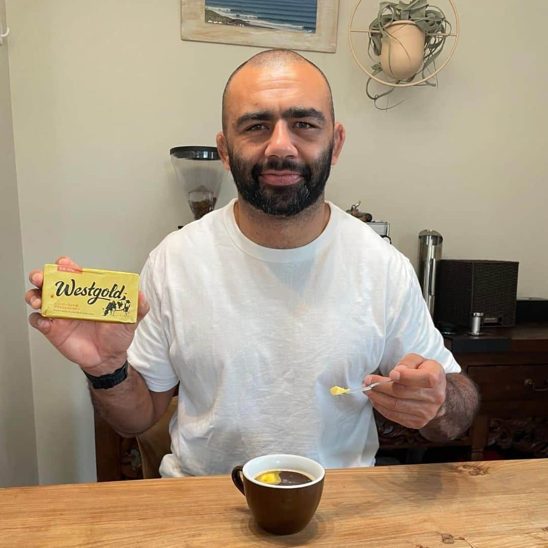 リーチマイケルさんのインスタグラム写真 - (リーチマイケルInstagram)「To start my day I always make myself a coffee, with a dollop of butter. @westgoldnz is a grass-fed product perfect for keto diets, and its creamy texture takes my coffee to the next level!  #westgold #westgoldnz #westgoldbutter #pr  一日を始めるために、いつも私はコーヒーにバターを入れます。 @westgoldnzはケトダイエットに最適な草で育てられた製品であり、クリーミーなコーヒーになります。 #westgold #westgoldnz #westgoldbutter #pr」11月25日 14時11分 - michael_leitch