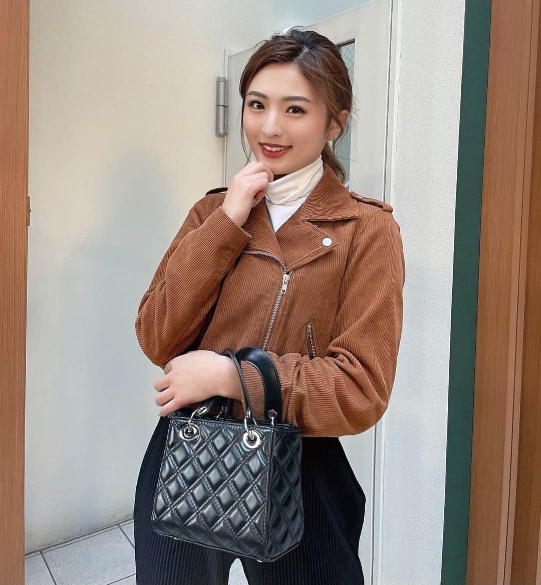 MIYABIのインスタグラム：「こんにちは🌞  只今、収録中です😎✨  今日も頑張っていきましょうね💜💜💜 エイエイッ🔥🔥🔥」