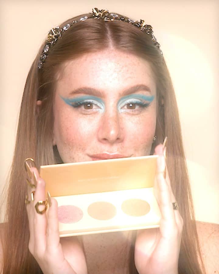 マリ・マリアのインスタグラム：「É oficial vendas abertas!⭐️ vamos ficar ainda mais Deusas 🥰 @marimariamakeup」