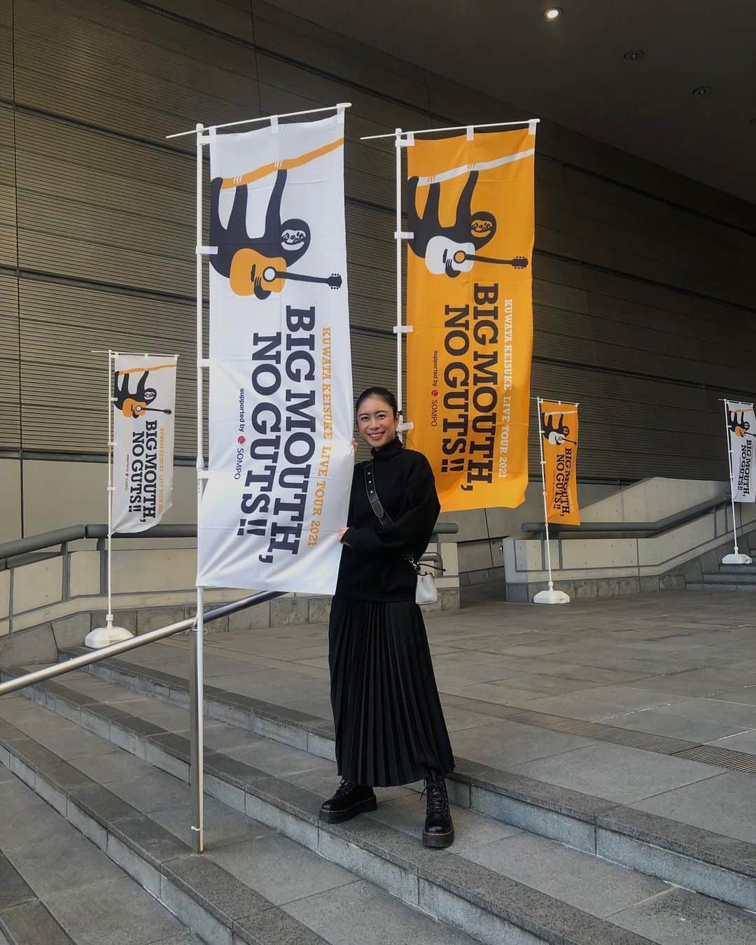森川真帆のインスタグラム：「おはようございます〜！  先日、母と『桑田佳祐 LIVE TOUR2021 BIG MOUTH, NO GUTS!!』へ🦥🧡🤍🎸  今日のBumpy16時台後半の〈ONE VOICE〉は桑田さん特集です。  その他、リスナープレゼントも！ 代打も今日がラストなのでぜひお聴きいただけたらと思います🙏❤️  #桑田佳祐 #ビッグマウスツアー」