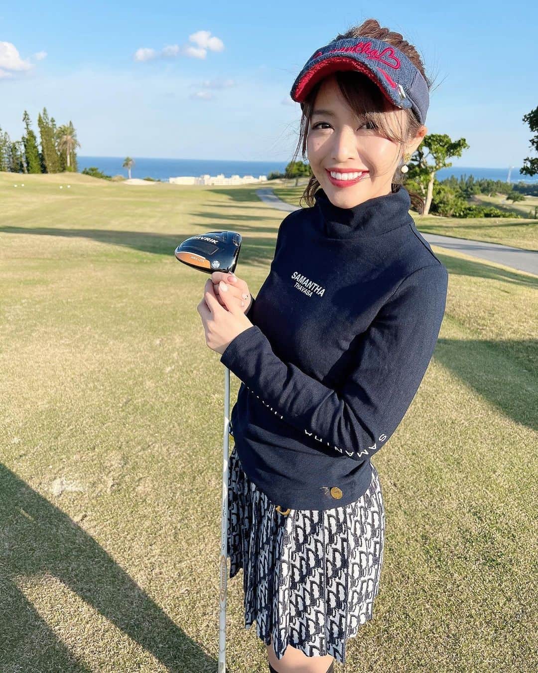 石倉侑芽さんのインスタグラム写真 - (石倉侑芽Instagram)「⛳️🤍🌺  今年も叶った沖縄ゴルフ💓 旅行中、ずっと曇りで寒かったけど この日は晴天ゴルフ日和🏌️‍♀️  綺麗な海と空を見ながらのラウンド 最高すぎました🥺🌈  ゴルフ場もとっても綺麗で快適☺️ この日はゆきなちゃんのコースデビュー🤍 ゴルフ仲間がどんどん増えてきて嬉しい💓  国内海外問わず、 旅行先でゴルフするってのが今の夢😌🌼  #ゴルフ女子#ゴルフ#ゴルフウェア#ゴルフコーデ #ゴルフスイング#スポーツ女子 #トレーニング女子#ゆめちんゴルフ#沖縄ゴルフ#沖縄#沖縄ゴルフ場#沖縄旅行#沖縄観光#pgmゴルフリゾート沖縄#ゴルフ女子コーデ」11月25日 9時23分 - yume8115