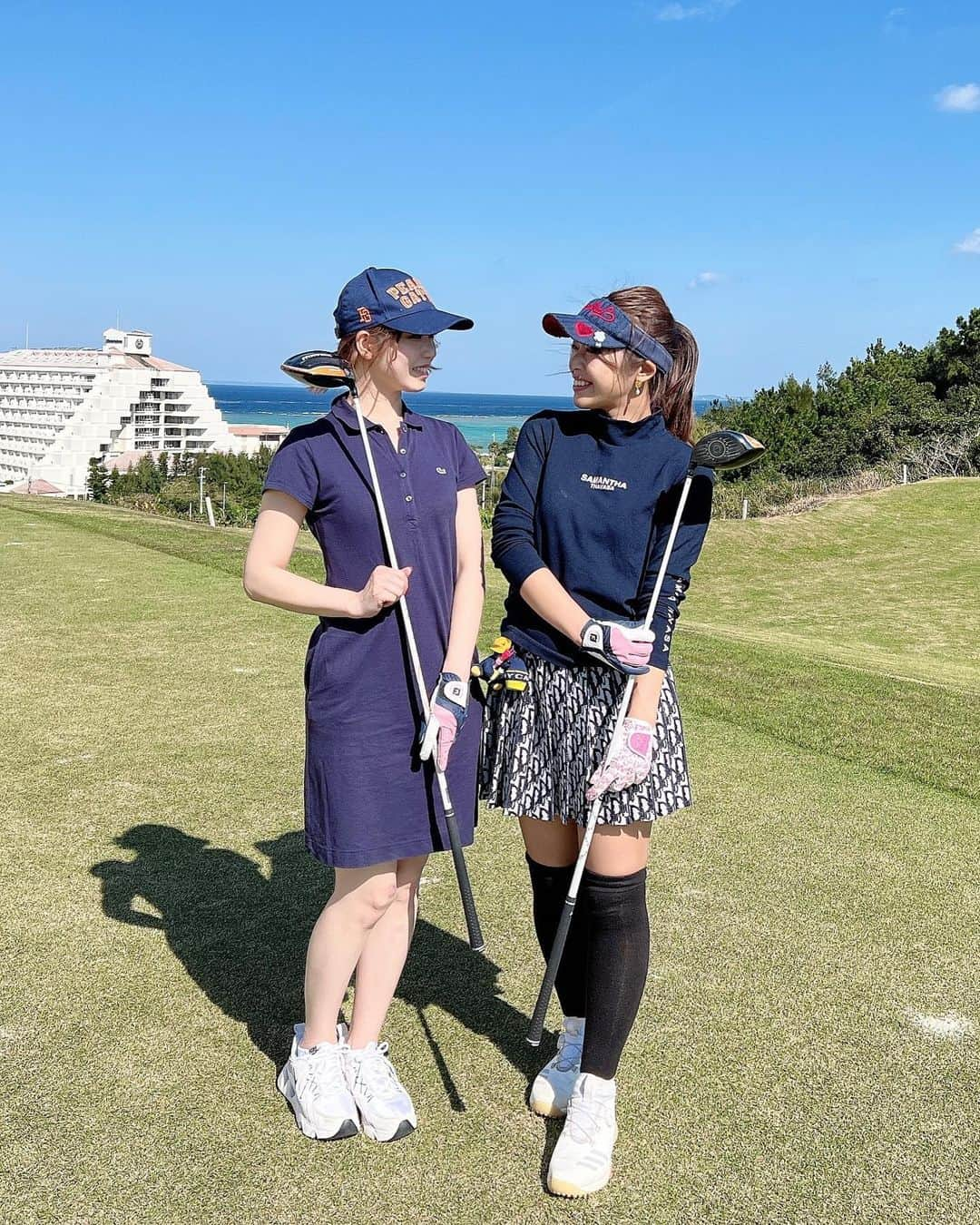 石倉侑芽さんのインスタグラム写真 - (石倉侑芽Instagram)「⛳️🤍🌺  今年も叶った沖縄ゴルフ💓 旅行中、ずっと曇りで寒かったけど この日は晴天ゴルフ日和🏌️‍♀️  綺麗な海と空を見ながらのラウンド 最高すぎました🥺🌈  ゴルフ場もとっても綺麗で快適☺️ この日はゆきなちゃんのコースデビュー🤍 ゴルフ仲間がどんどん増えてきて嬉しい💓  国内海外問わず、 旅行先でゴルフするってのが今の夢😌🌼  #ゴルフ女子#ゴルフ#ゴルフウェア#ゴルフコーデ #ゴルフスイング#スポーツ女子 #トレーニング女子#ゆめちんゴルフ#沖縄ゴルフ#沖縄#沖縄ゴルフ場#沖縄旅行#沖縄観光#pgmゴルフリゾート沖縄#ゴルフ女子コーデ」11月25日 9時23分 - yume8115