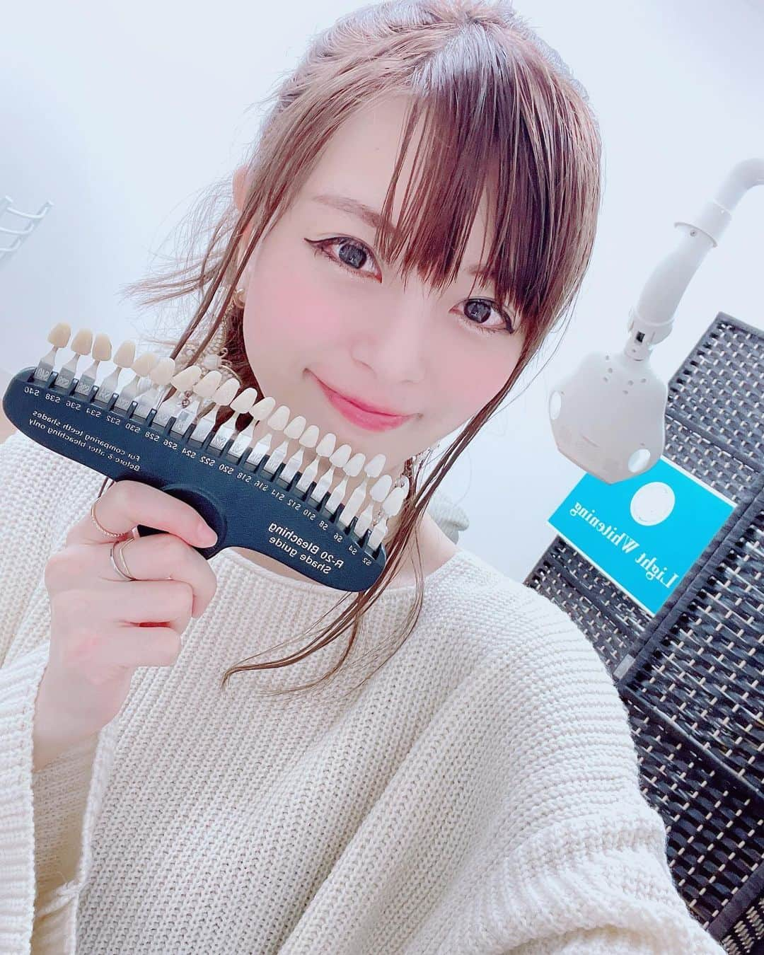 satomiさんのインスタグラム写真 - (satomiInstagram)「💎🎁 ・ 今日のコーデ✨ ・  嬉しい𝗽𝗿𝗲𝘀𝗲𝗻𝘁着用🎄🎁 （@awnl_japan ）様からの「百万年前宇宙からの贈り物」🌙  ・ そして一目惚れした（ @aza_official1_）バングル💎💫 ・ CHANELやレディーガガ、GACKTさん、EXILEなど数々のアーティストさんの衣装として使われてます🥺 ・ 国際特許取得のダイヤモンドより光り輝くジュエリー💎 ・ 今年のクリスマスプレゼント決まってない人は参考にしてね🌟🌟 ・ 今日は中野のホワイトニングへ🦷 ・ 『私のインスタ見た』で、8,800円のコースを2,200円でお試しできます🌱予約は@light_whiteningへ🦷 ・ ✼••┈┈┈┈┈••✼ ・ 💎necklace→ （@awnl_japan ） 💪bracelet→ （ @aza_official1_） ・ ✼••┈┈┈┈┈••✼ ・  ・  #awnl  #myawnl @awnl_japan  #ホワイトニング #ライトホワイトニング #whitening #lightwhitening #中野 #新中野駅 #中野区 #EXILE #レディーガガ さん #GACKT さん #CHANEL #jsb #christmaspresent #クリスマスプレゼント #ブレスレット #ネックレス #アクセサリー #お揃いコーデ #ダイヤモンドジュエリー #三代目jsoulbrothers #jewelry #お揃いコーデ #カップルコーデ #クリスマスプレゼント」11月25日 10時52分 - saatoomii47