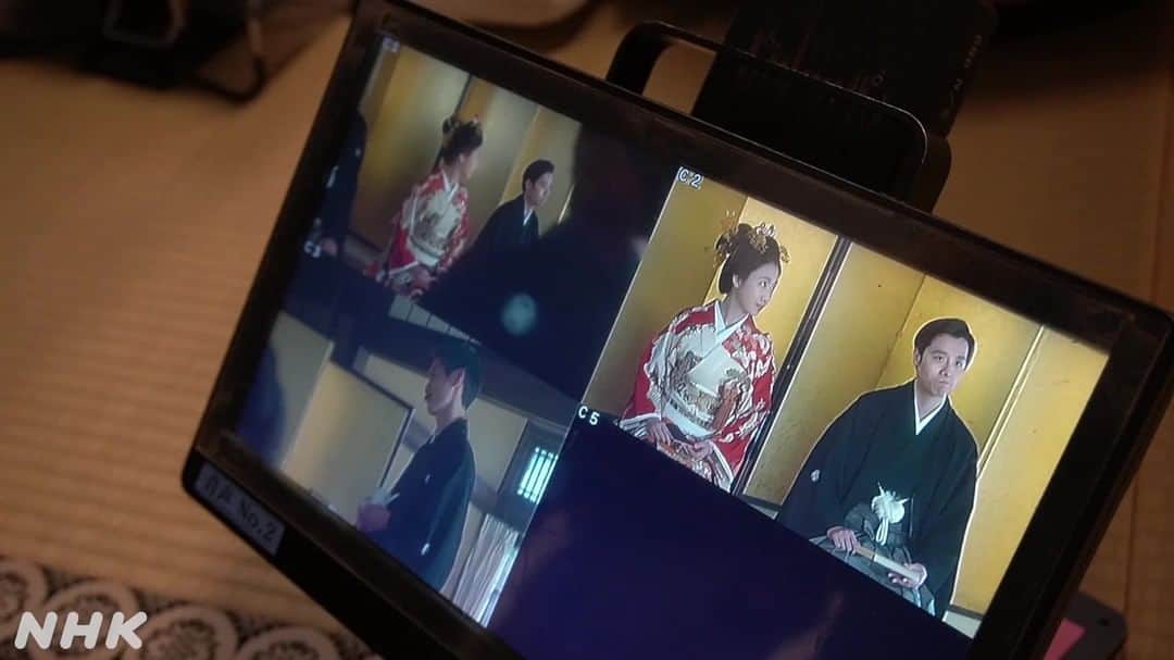 青天を衝けのインスタグラム：「歌子と穂積陳重の結婚式シーンのメイキングもお届けします。  歌子を演じる小野莉奈さんはおそらくとても笑い上戸。  カットがかからず演技を続けている栄一さんや喜作さんに、本当に笑ってしまっていました。  #青天を衝け #吉沢亮 #橋本愛 #小野莉奈 #田村健太郎 #高良健吾 #成海璃子 #菅原大吉 #萩原護 #青天メイキング」