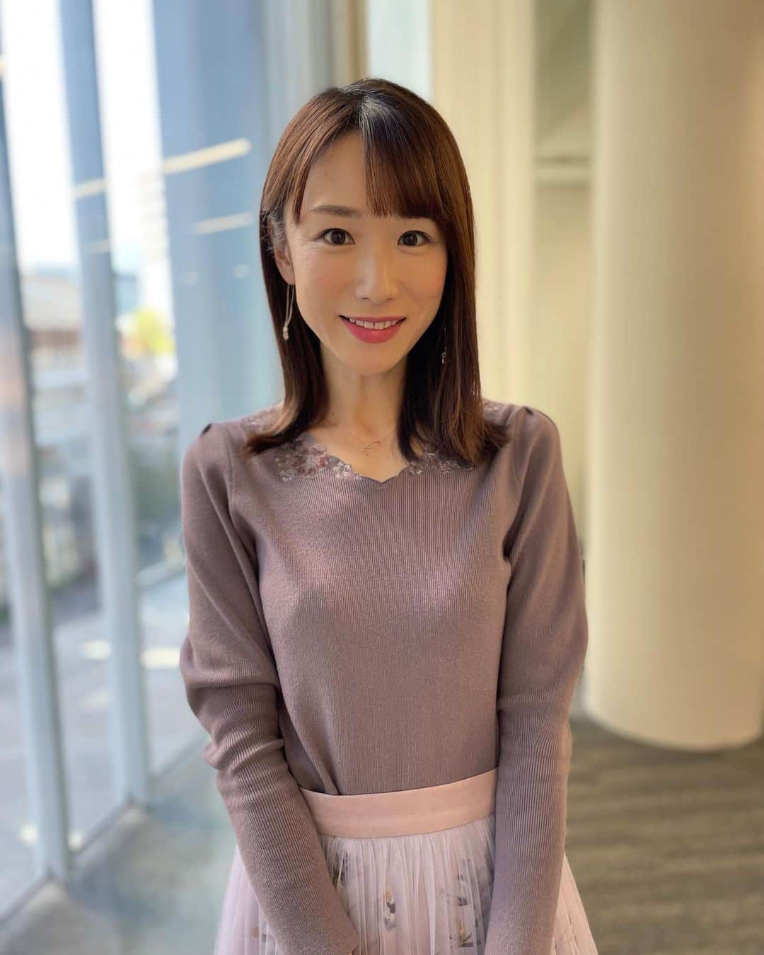 堂真理子さんのインスタグラム写真 - (堂真理子Instagram)「放送中の「ワイド！スクランブル」、本日の衣装は、チュールのスカートが素敵でした🥰 明日もよろしくお願いします✨  ☆ニット,スカート… #laissepasse  ☆アクセサリー… #starjewelry    #大下容子ワイドスクランブル #ワイドスクランブル #ニュース #テレビ朝日 #堂真理子 #アナウンサー #アナウンサー衣装 #番組衣装」11月25日 12時22分 - mariko_do