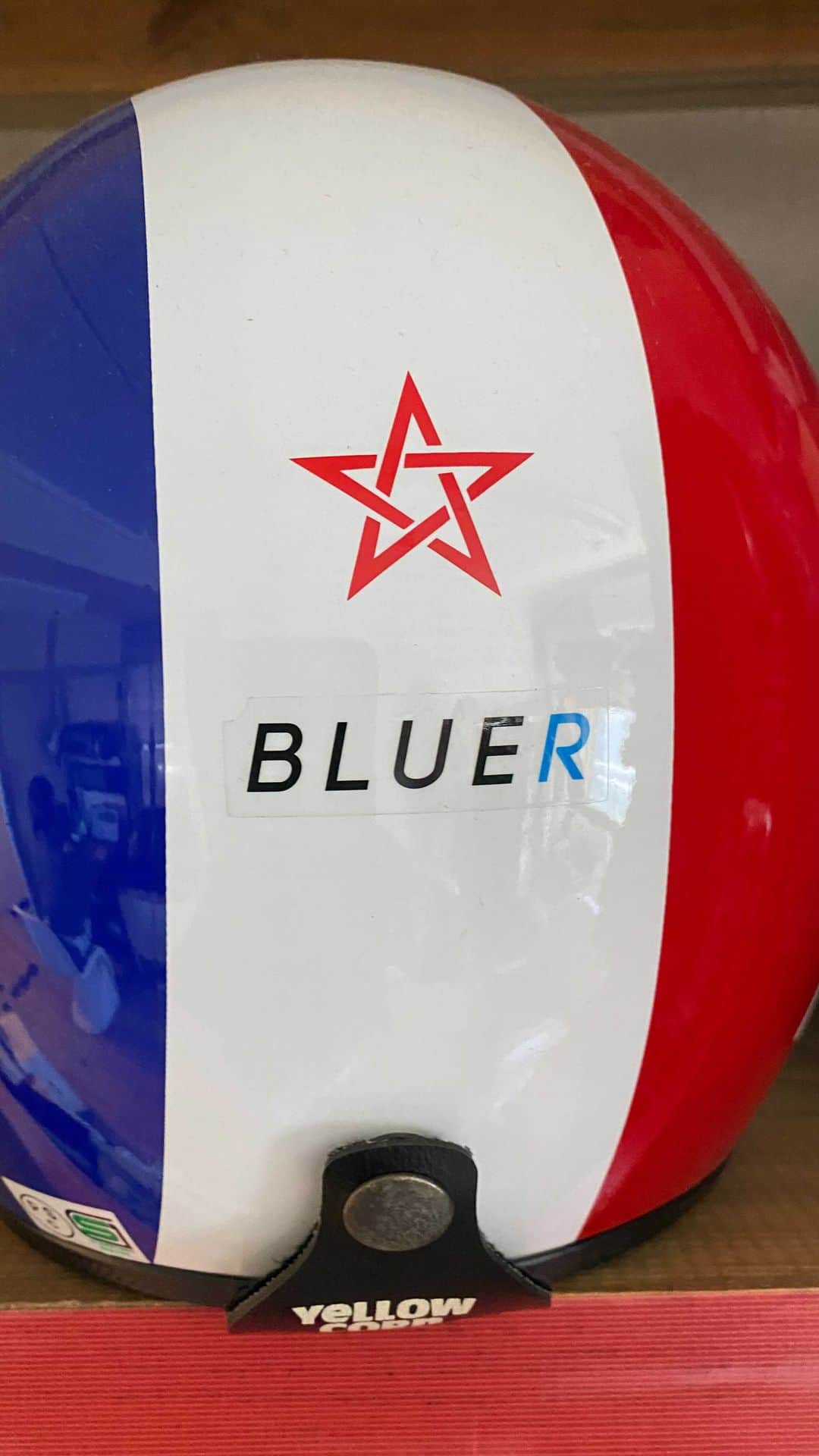BLUER®︎ -ブルーアーのインスタグラム：「久しぶりの田中×田中トークです！ ブルアージュエリーの季節がやってきました💎  Our website▷▷ https://www.bluer.tokyo  #サーフィン　#サーフボード #ジュエリー　#クリスマス #プレゼント」
