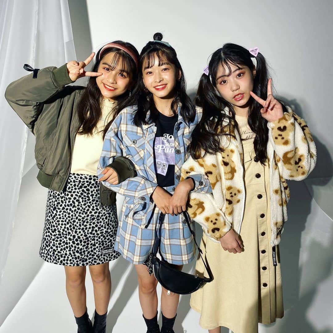 ニコ☆プチのインスタグラム：「. . 柄を着こなす イケてるガールたち♡♡♡ . #有坂心花 #滝口芽里衣 #濱﨑心愛 . #ニコプチ」