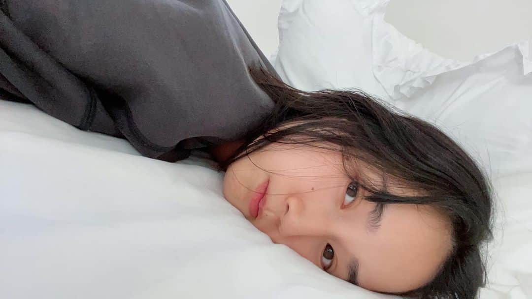 高嶋香帆のインスタグラム：「日々メイクをしないで過ごしていると素肌が気になってきたので、 繭ちゃんに紹介してもった　@mayumayu1008  Nurseサロンで #プラズマシャワー をしてきました🥰  今までの人生で一番肌が白くなって、施術後ビックリした🤣✨  友達皆んなに勧めたい🤣💓  #美容day  https://nursesalon.jp/」