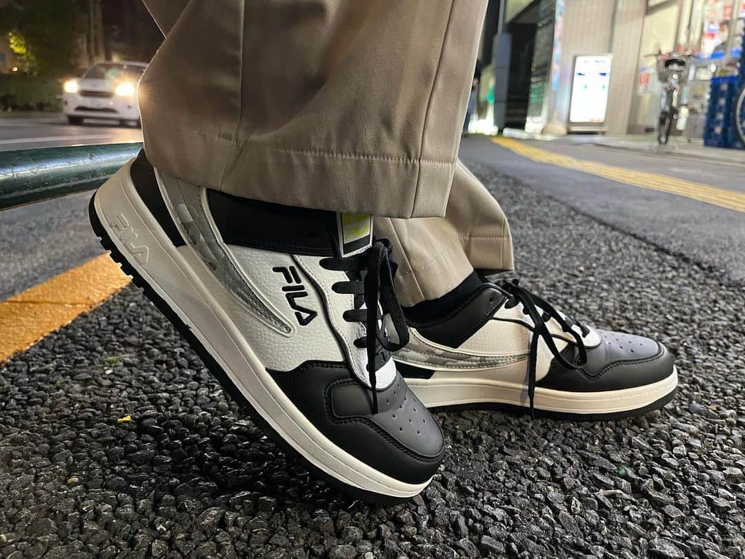 のインスタグラム：「FILA KICKS👟秋晴れの日🍁   #filakicks 👟 #fila #filajapan」