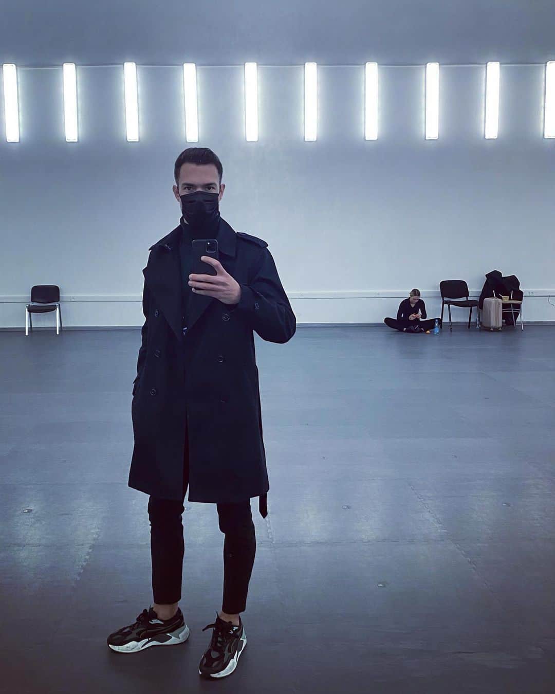 ヨリック・ヘンドリックスのインスタグラム：「😷」