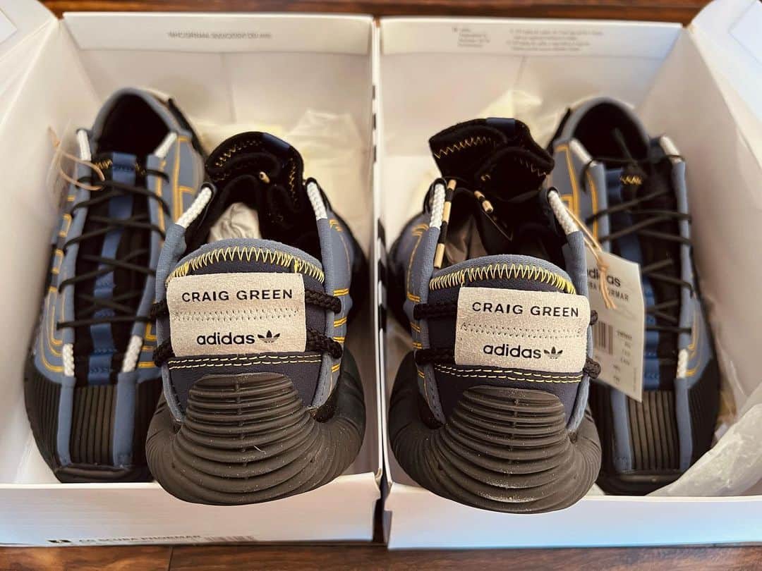 木村真野・紗野のインスタグラム：「Thank you adidas💙@ray_gmy  どっちがどっちか、分からなくなりそうです🐅🐌笑  #adidas #adidastwins #craiggreen #sneakers #twins #おそろい　#スニーカー　@craig__green  #クレイググリーン」